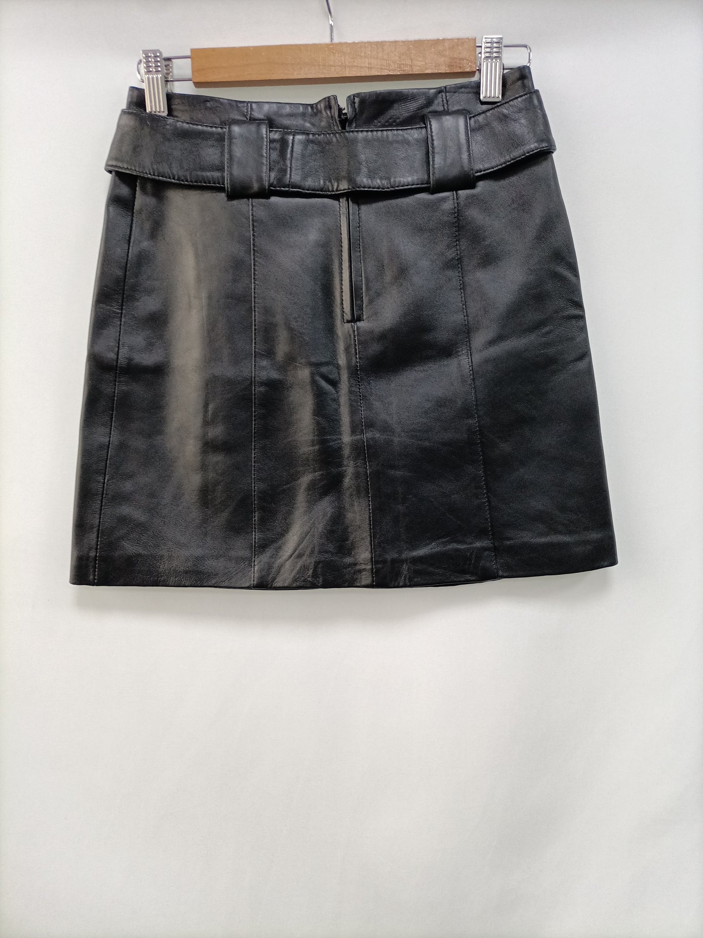 OTRAS. Falda corta piel T.34