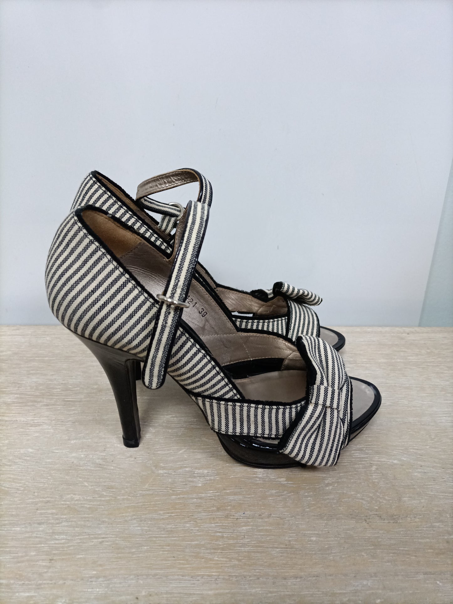 PABLO FUSTER. Zapatos de rayas T.39