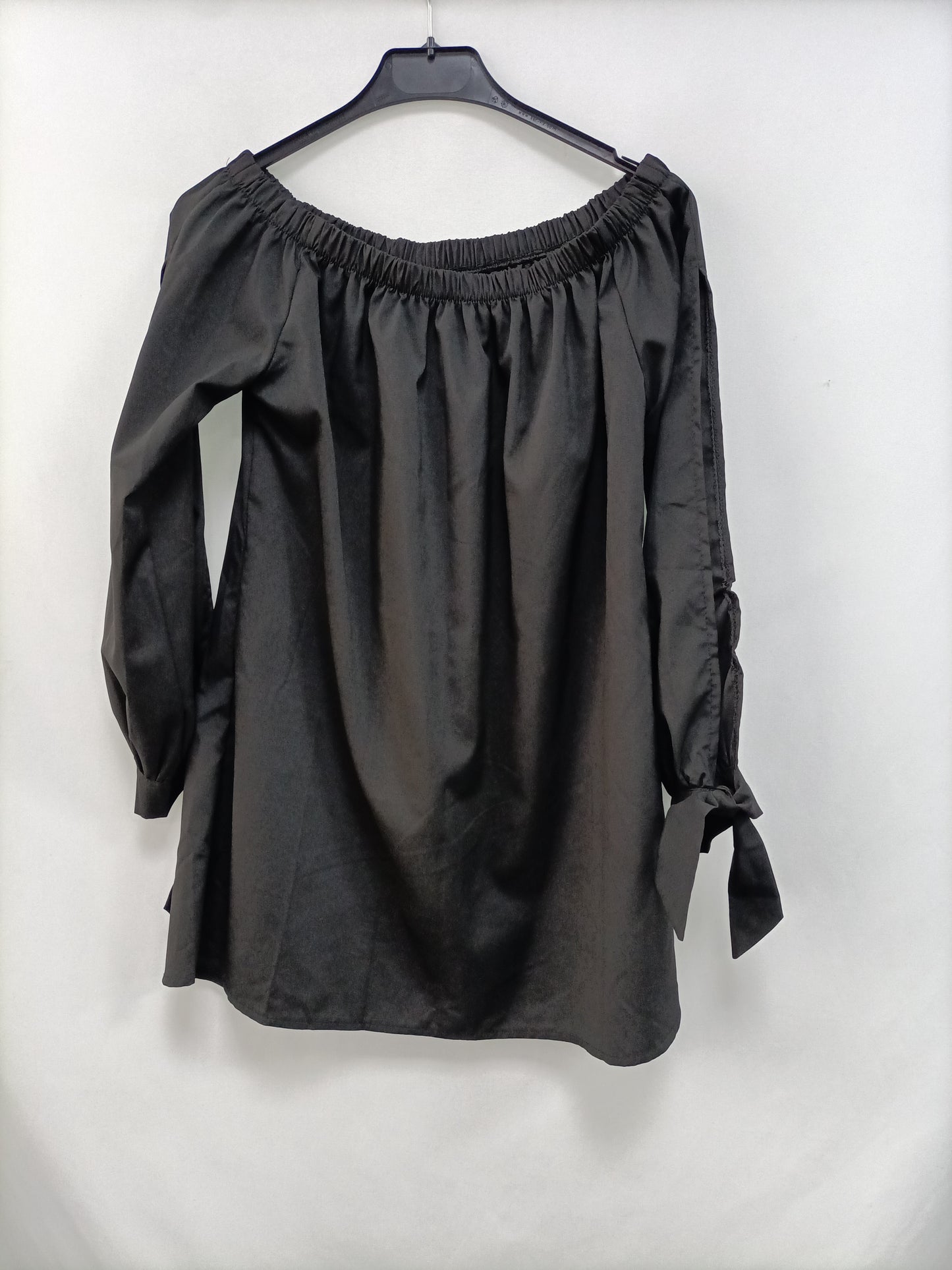 OTHERS. Black boat neck blouse Tu(m)