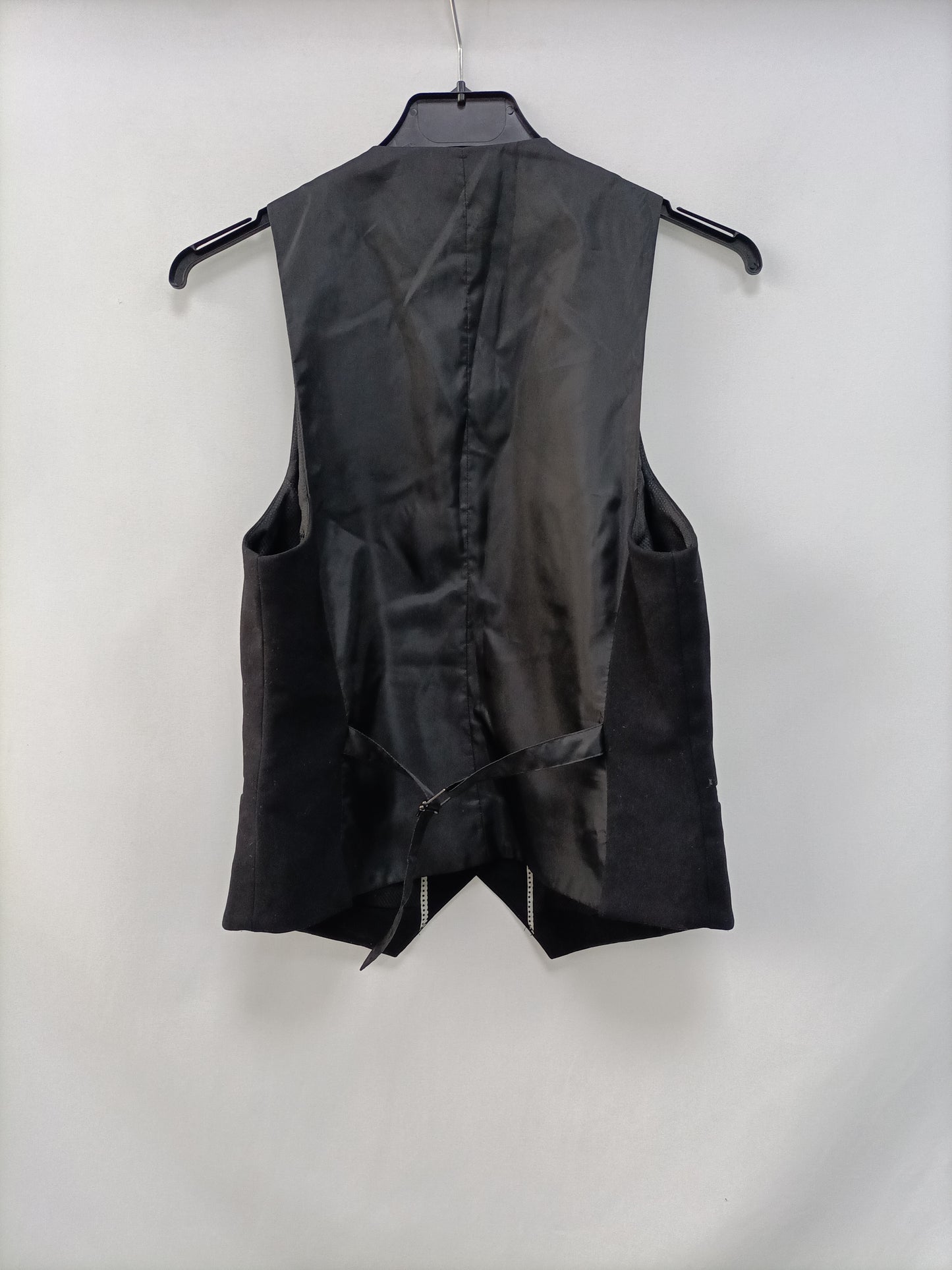 H&M. chaleco negro básico T.38
