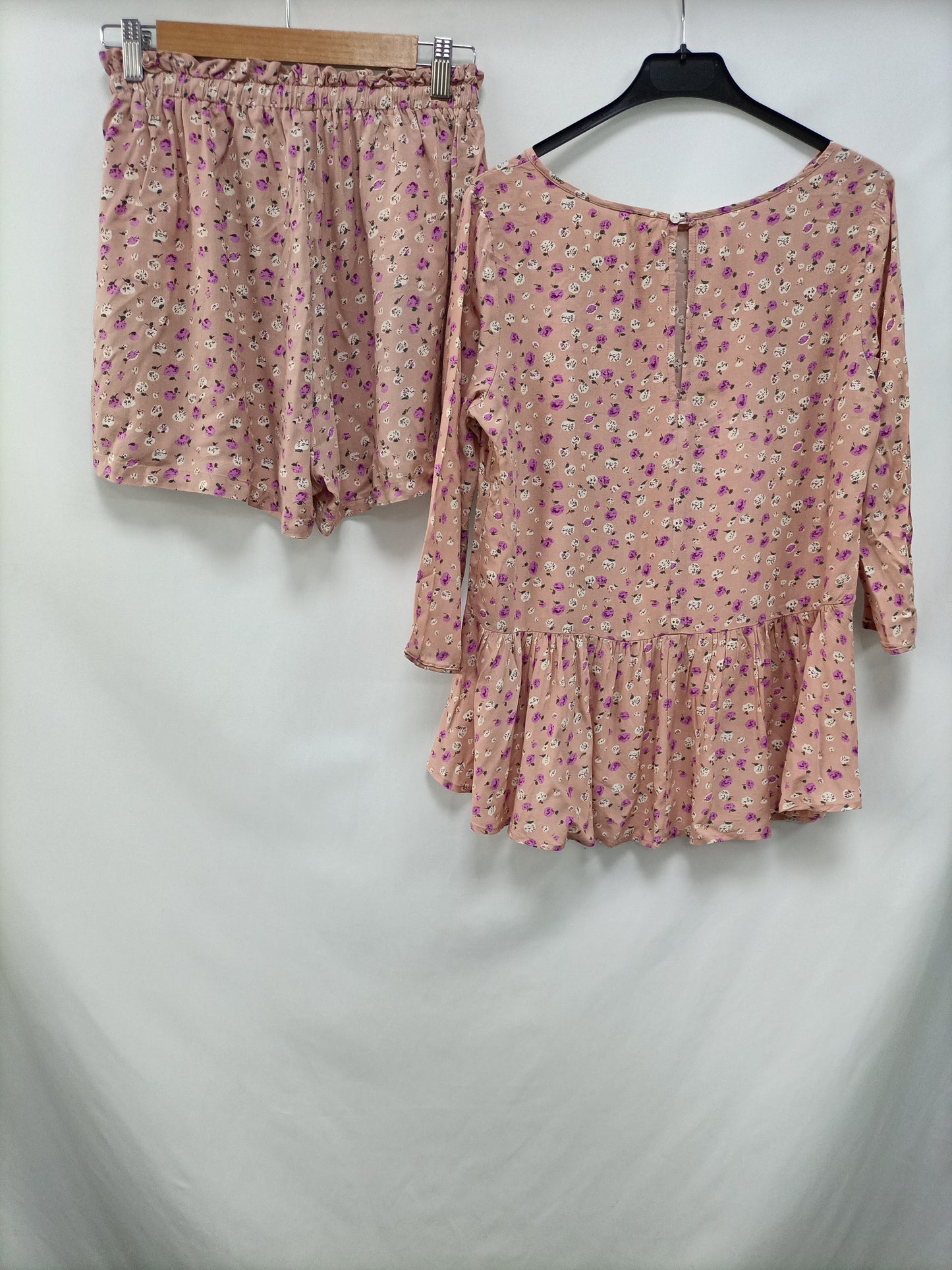 OTRAS. Total look flores T.s