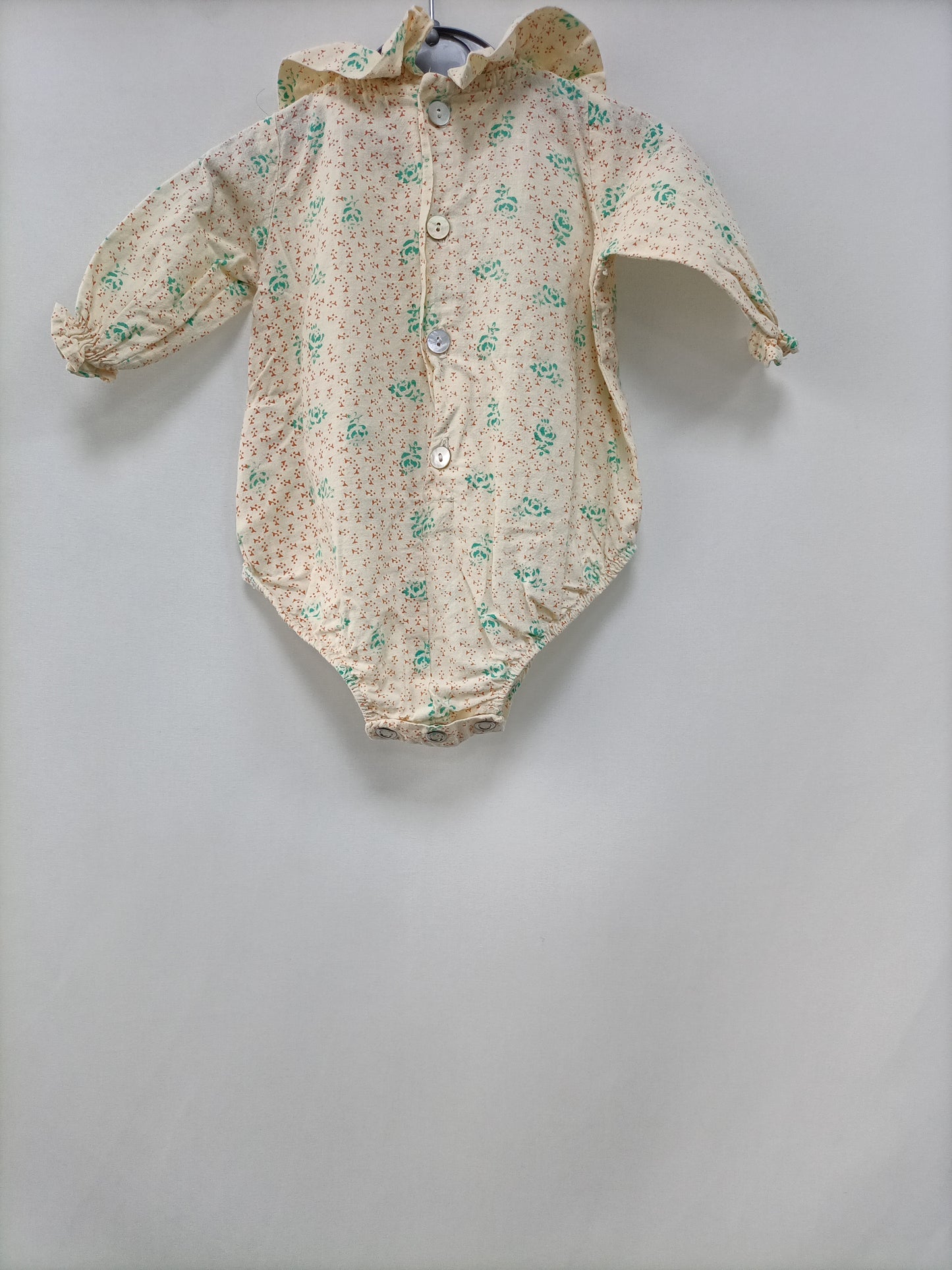 OMINI. Beige printed romper, size 0 months