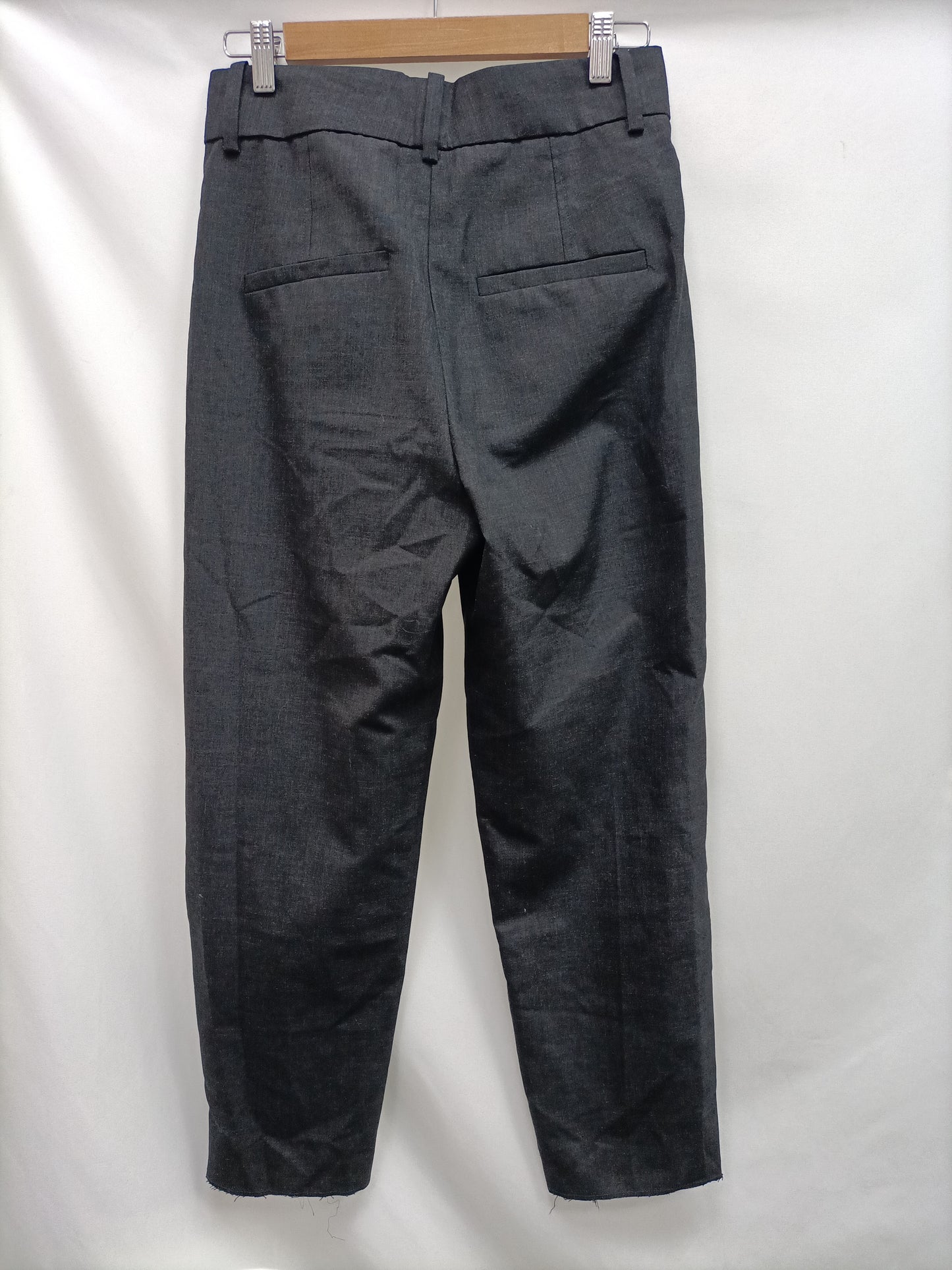 MANGO. Pantalón fluido pinzas T.34