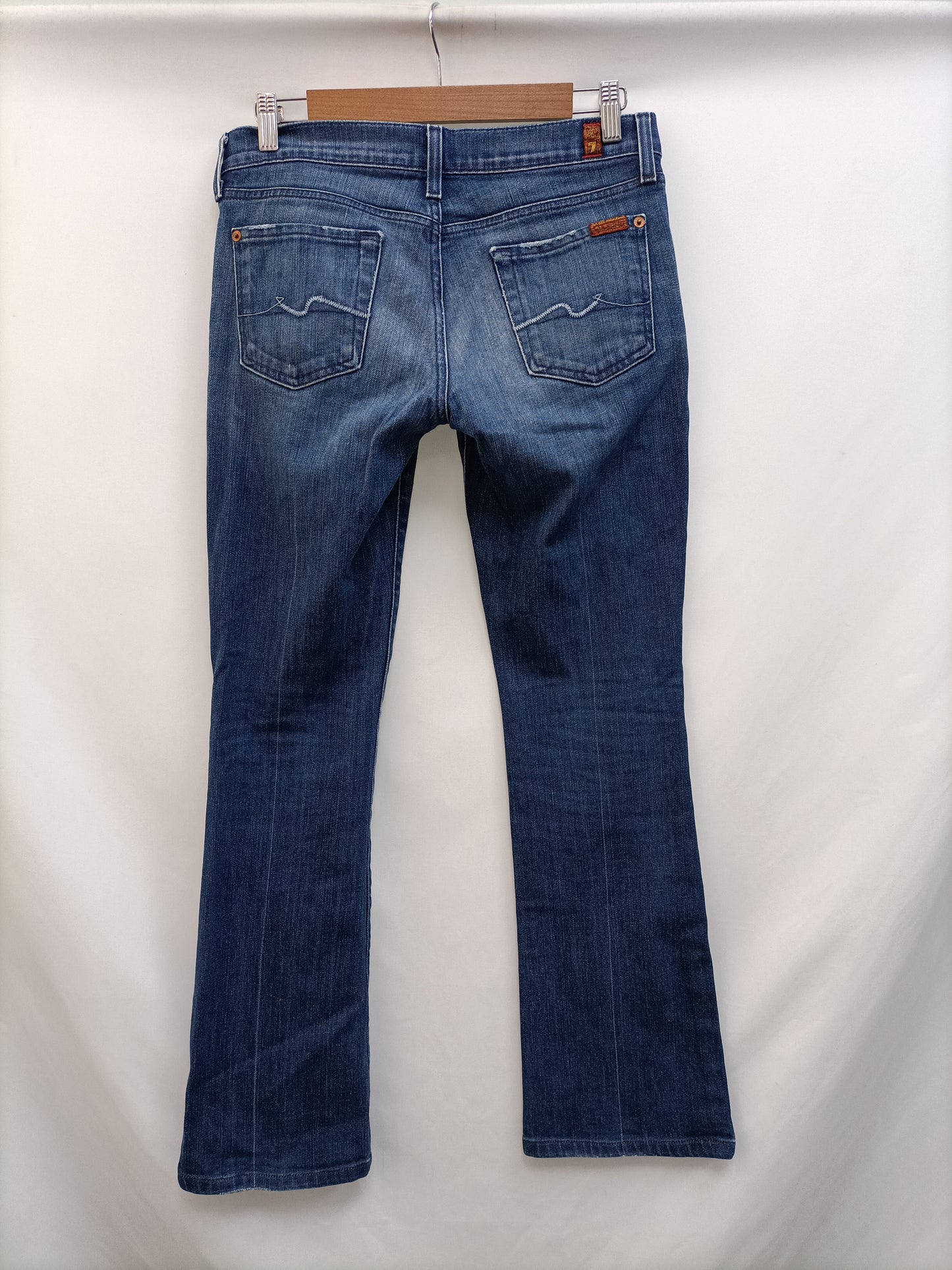 7 FOR ALL MAKIND. Pantalón denim campana T.34
