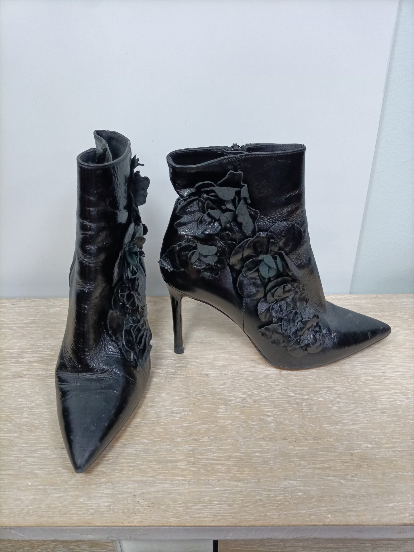 ZARA.Botines negros flores T.38 (TARA)