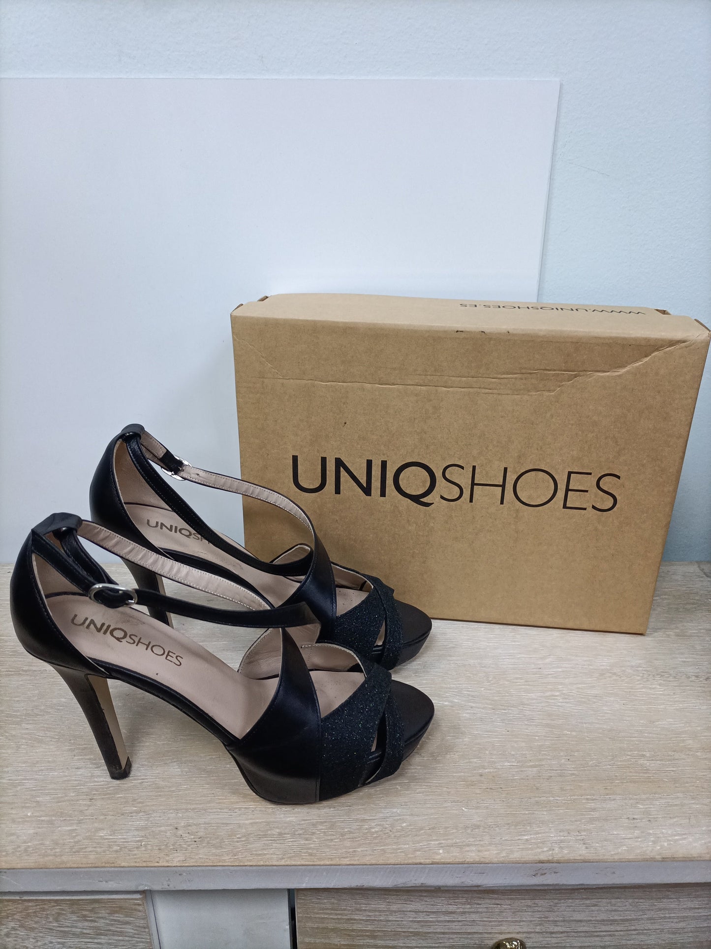 UNIQ SHOES. Black heels size 38 (TARA)