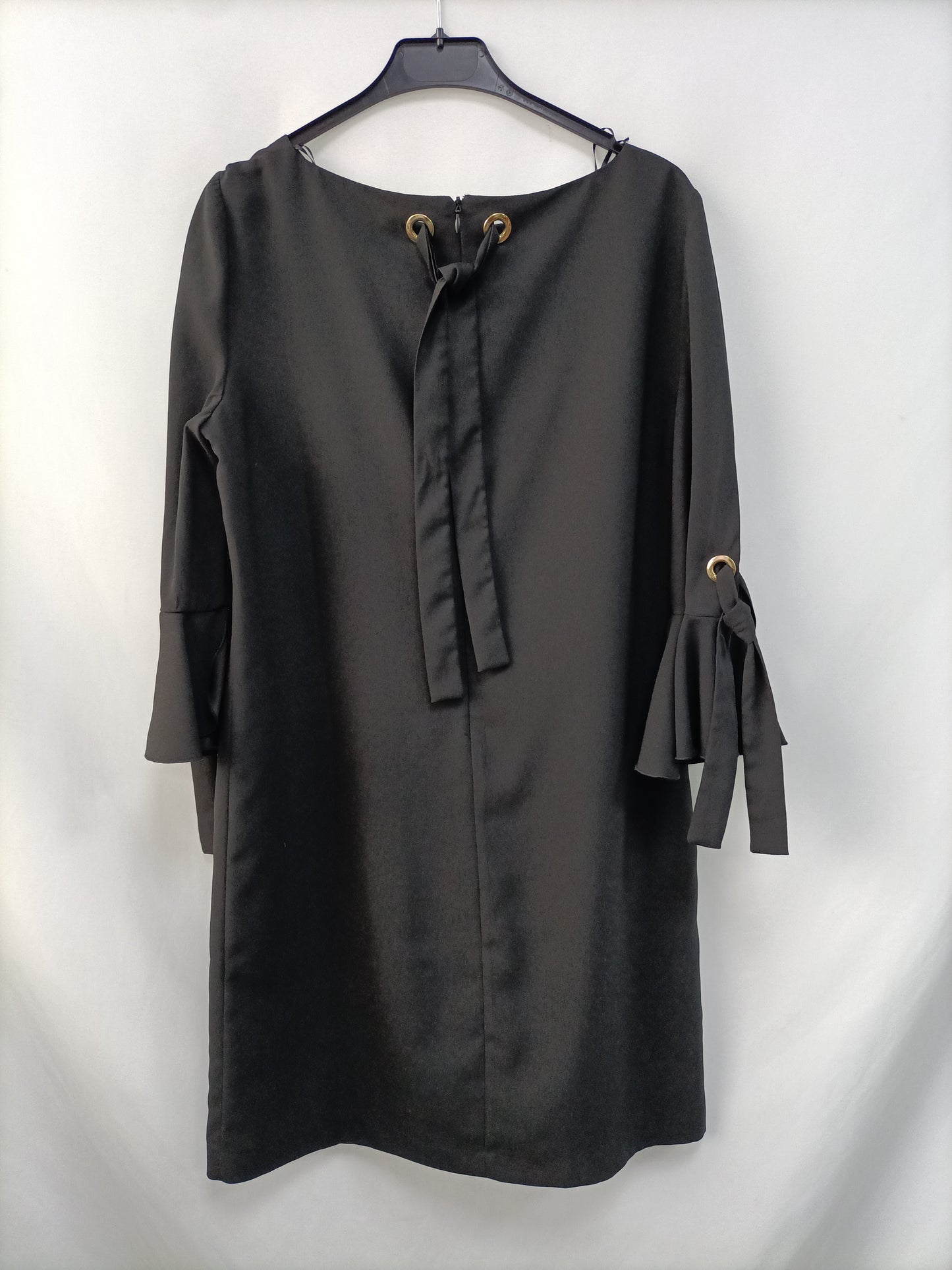 TRUCCO. Vestido negro volante T.m