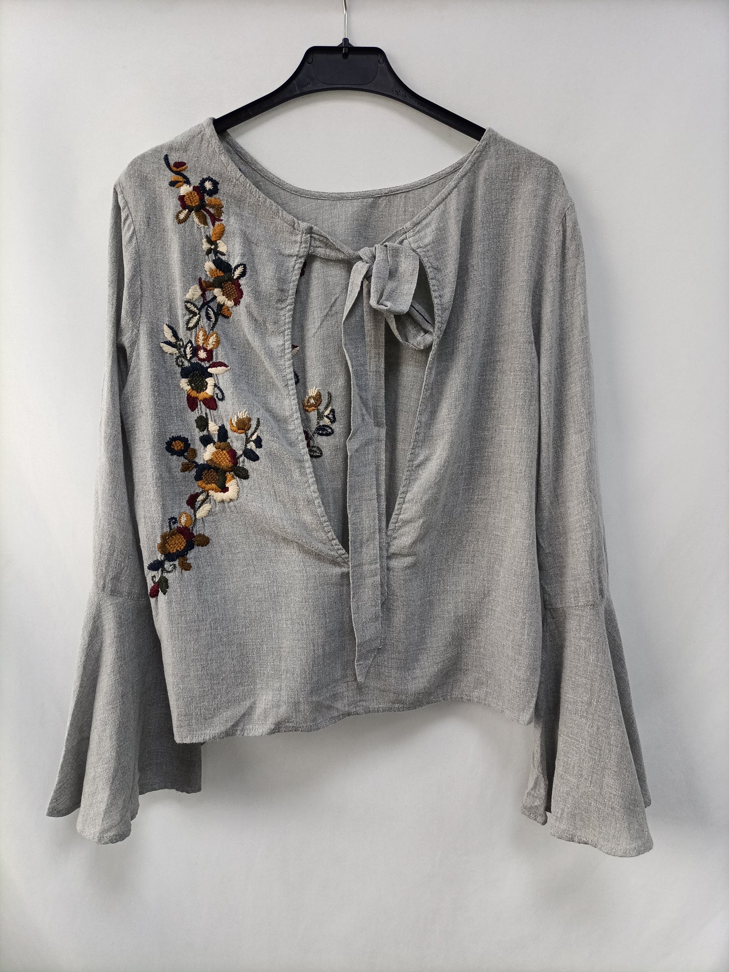 ZARA.Gray embroidered blouse S.XS
