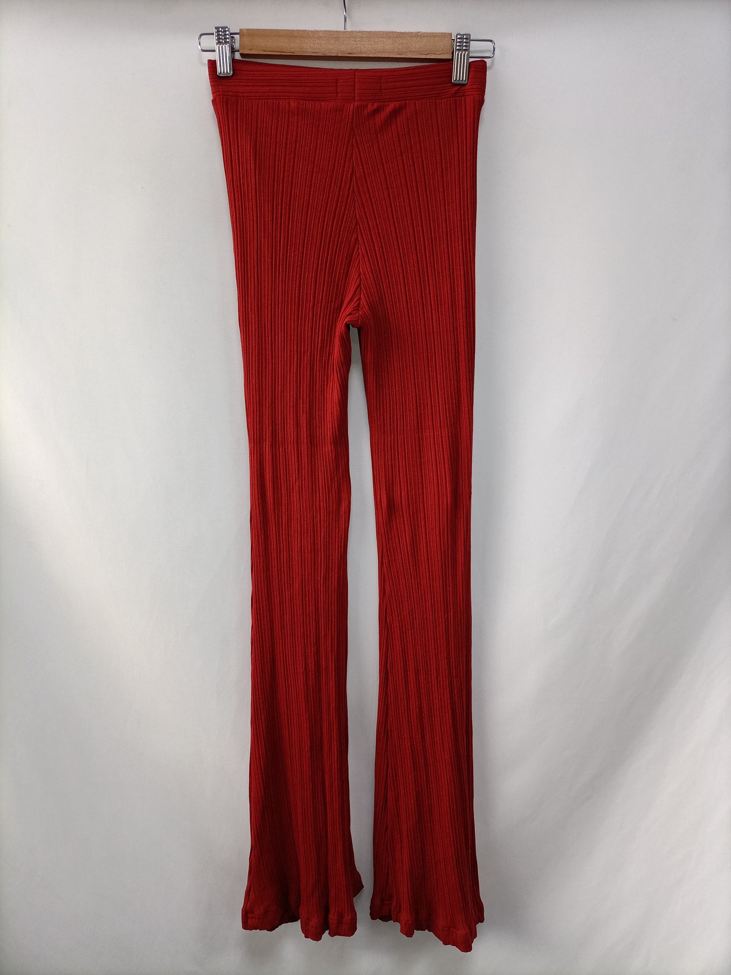 BERSHKA.Pantalones punto elásticos campana T.S