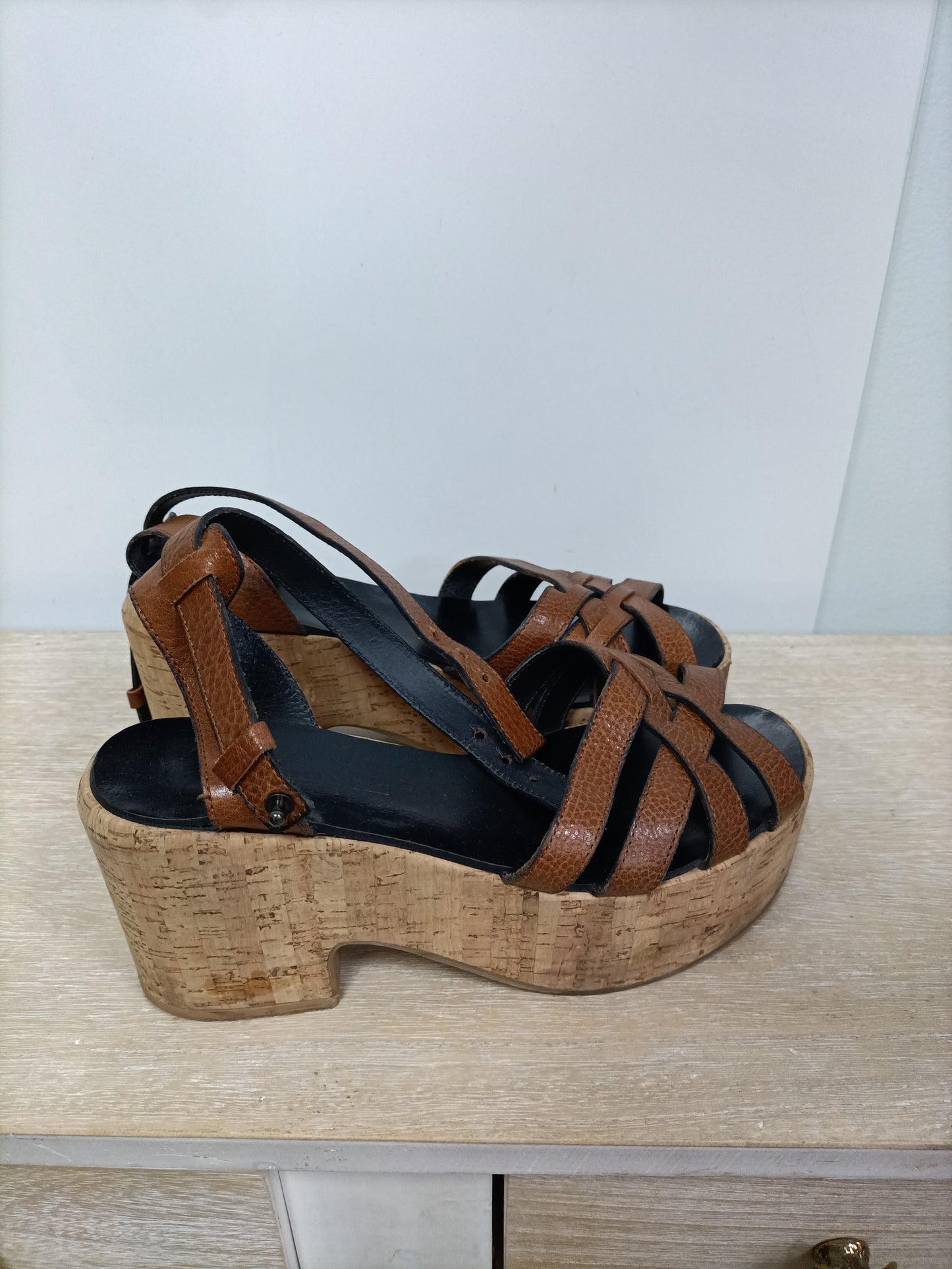 MAXMARA. Cuñas marrón corcho T.39