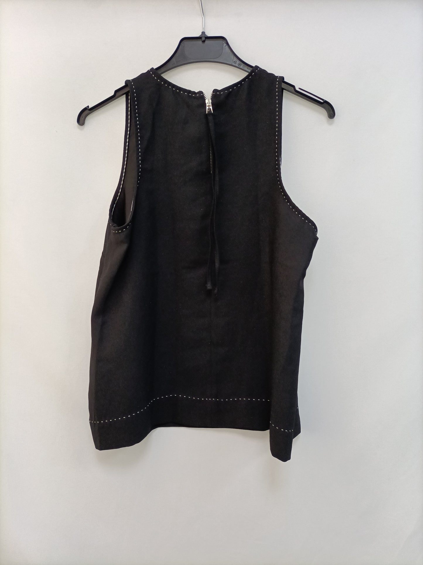 STRADIVARIUS. Top negro costuras T.m