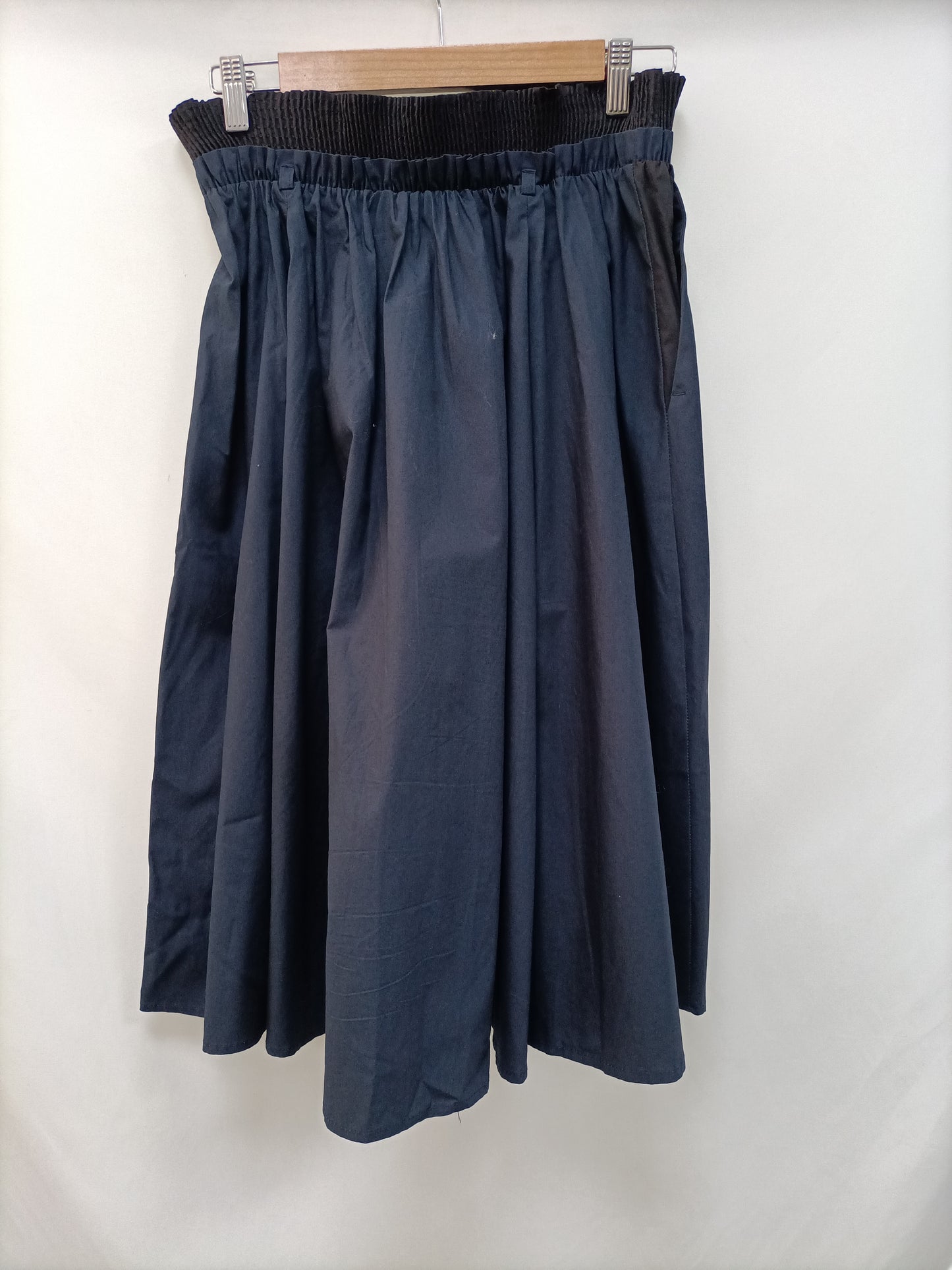 ZARA. Falda midi azul T.m