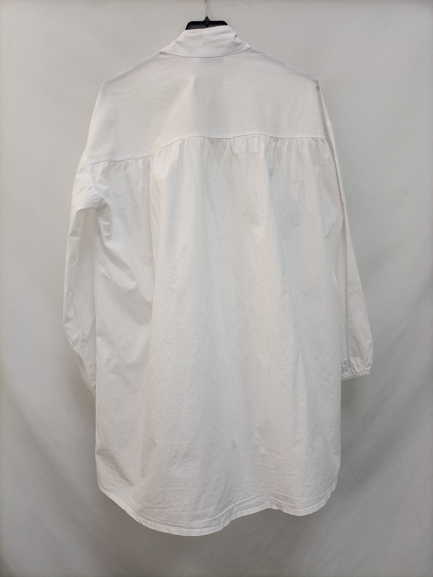 COMPAÑIA FANTASTICA. Blusa blanca oversized T.s (Tara)