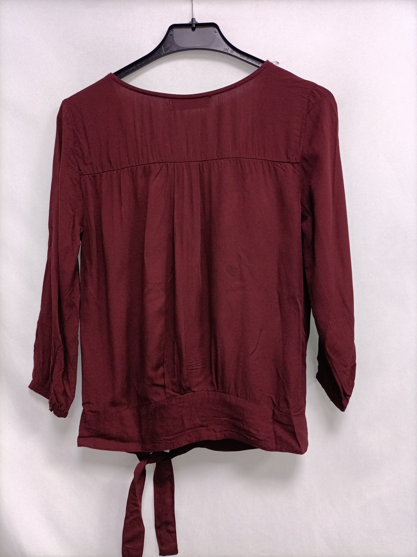 PULL&BEAR. Blusa burdeos lazada T.xs