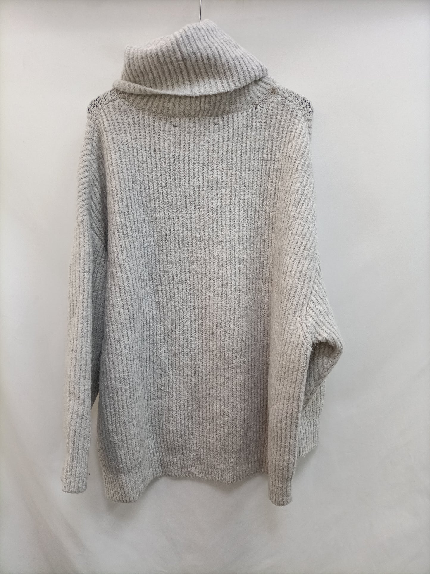 ZARA. Oversized gray sweater Ts