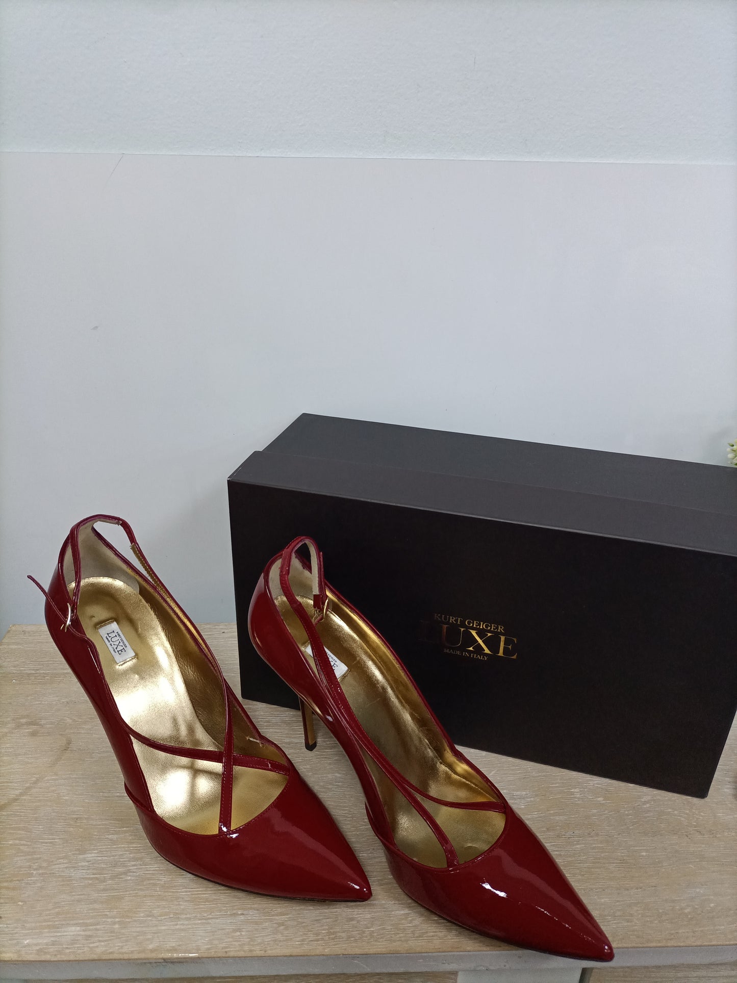 LUXE. Zapatos charol rojo T.41