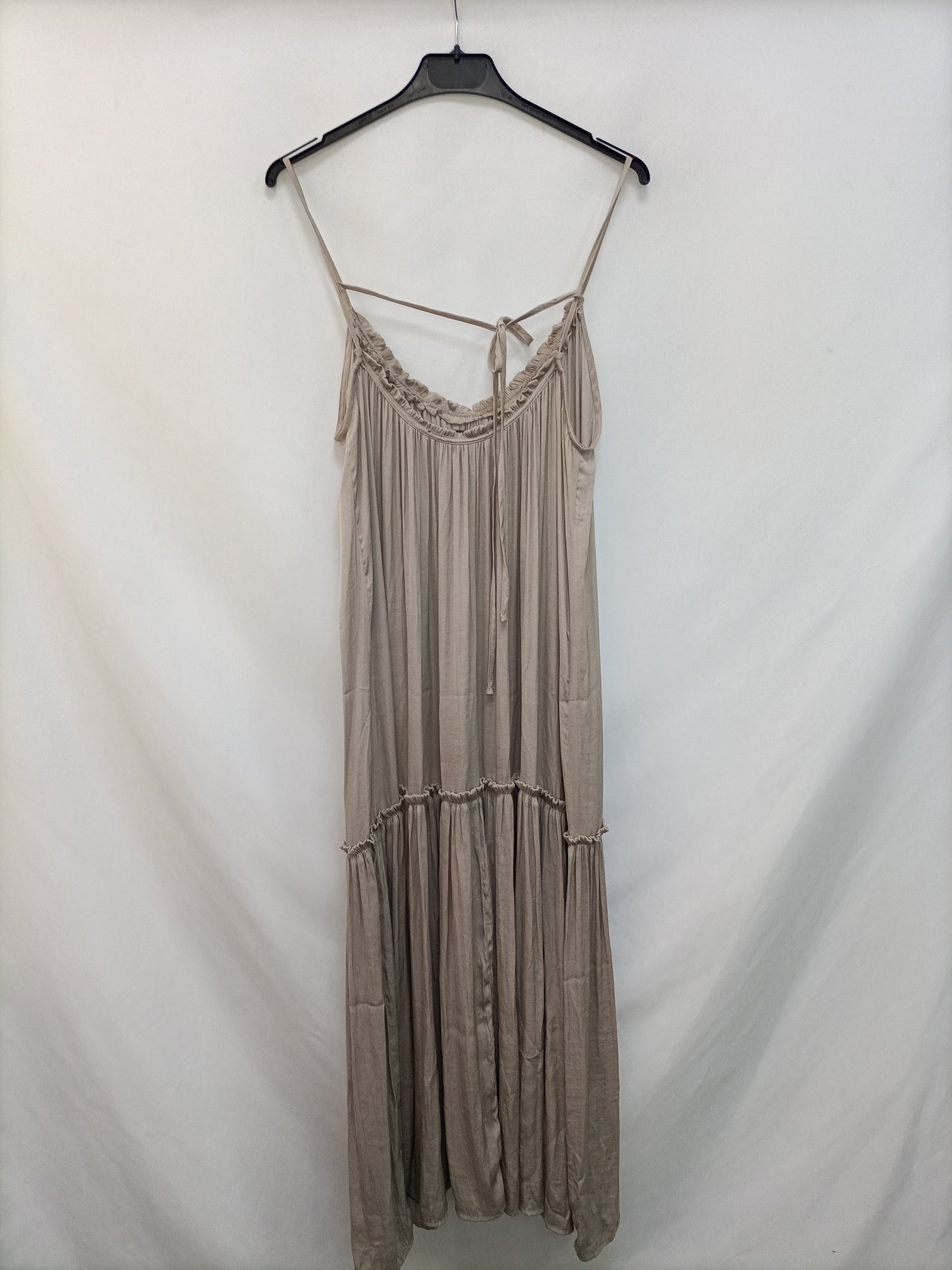 ZARA. Vestido midi beige T.s