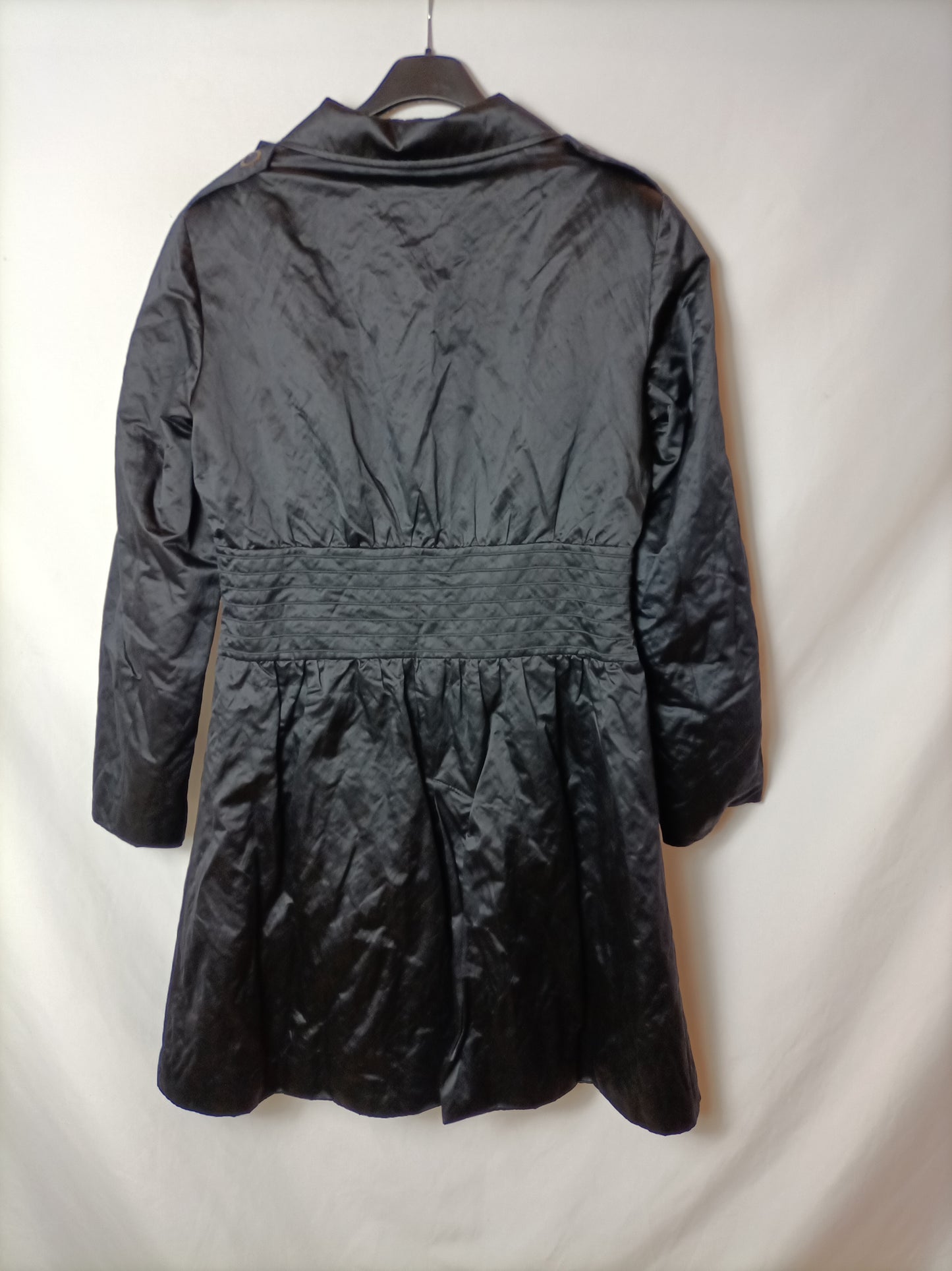 HG. Abrigo negro satinado T.42