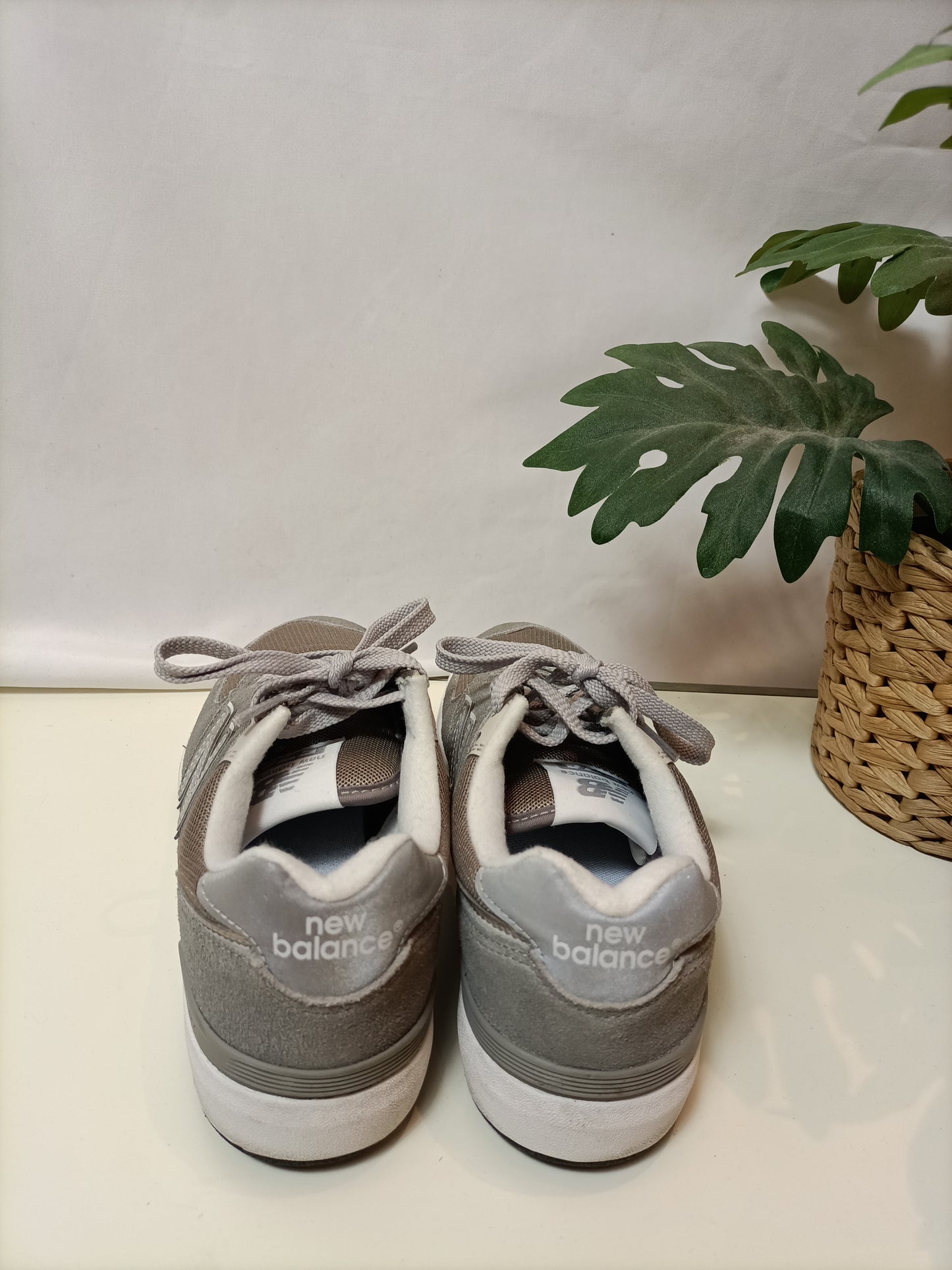 NEW BALANCE. Zapatillas grises modelo 574 T.38