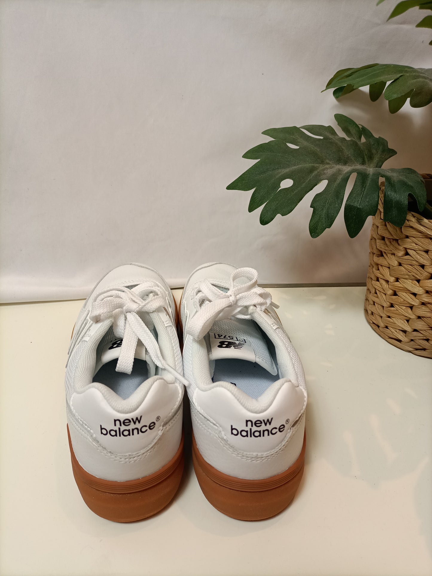 NEW BALANCE. Zapatillas blancas modelo 574 T.38.5