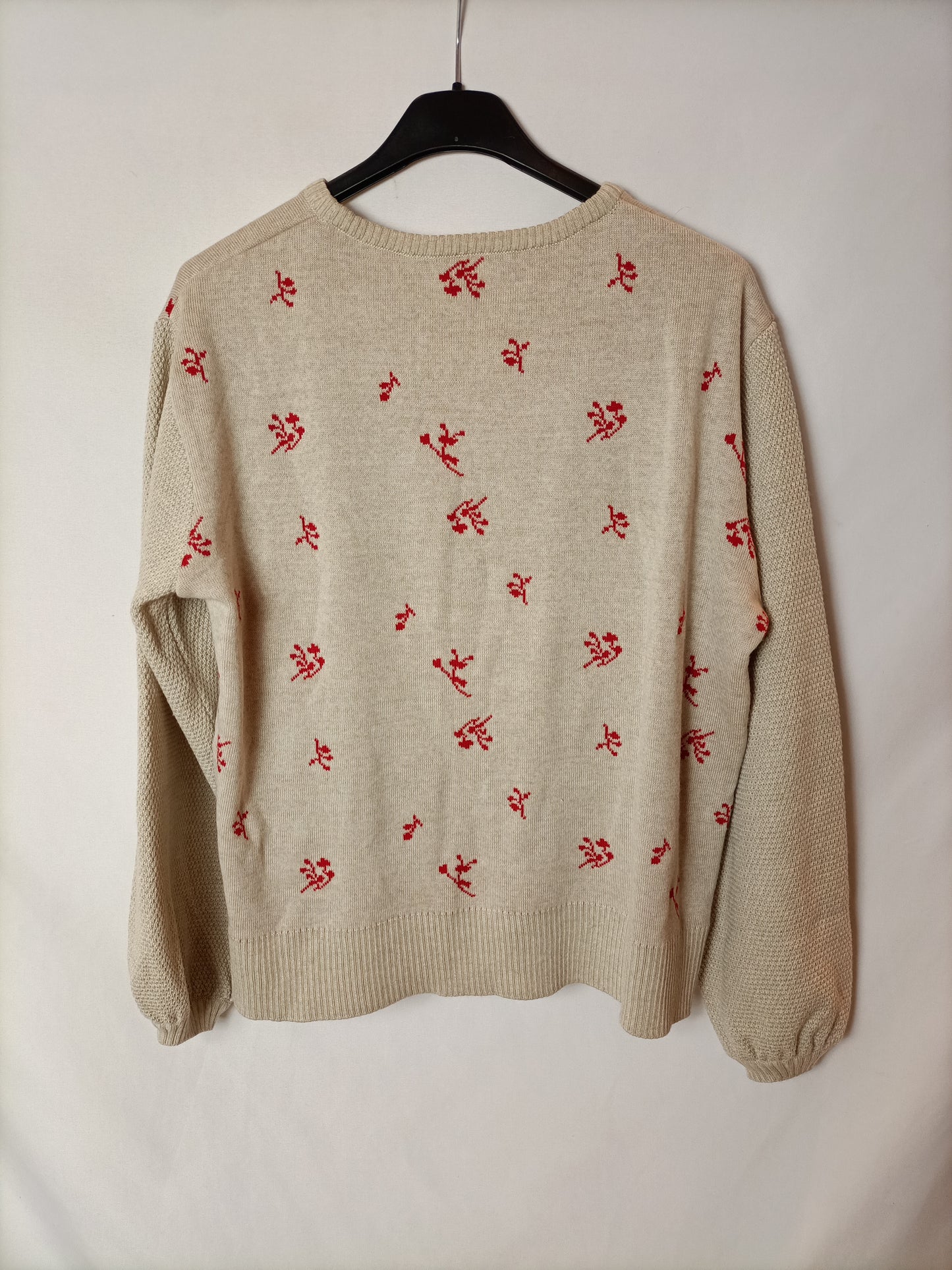 COUNTING CLOUDS. jersey beige flores rojas T.m(tara)