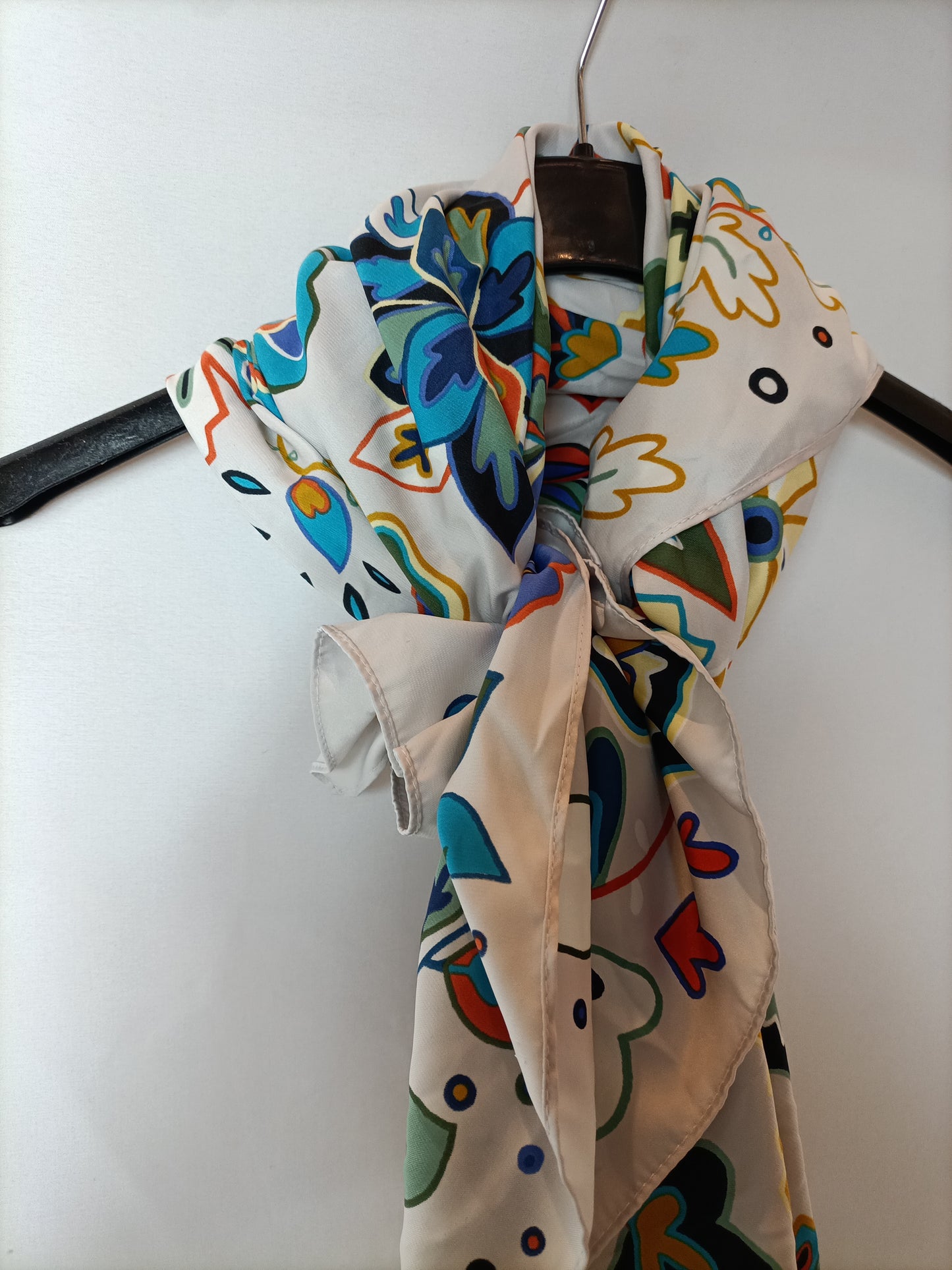 BIMBA Y LOLA.Pañuelo beige flores