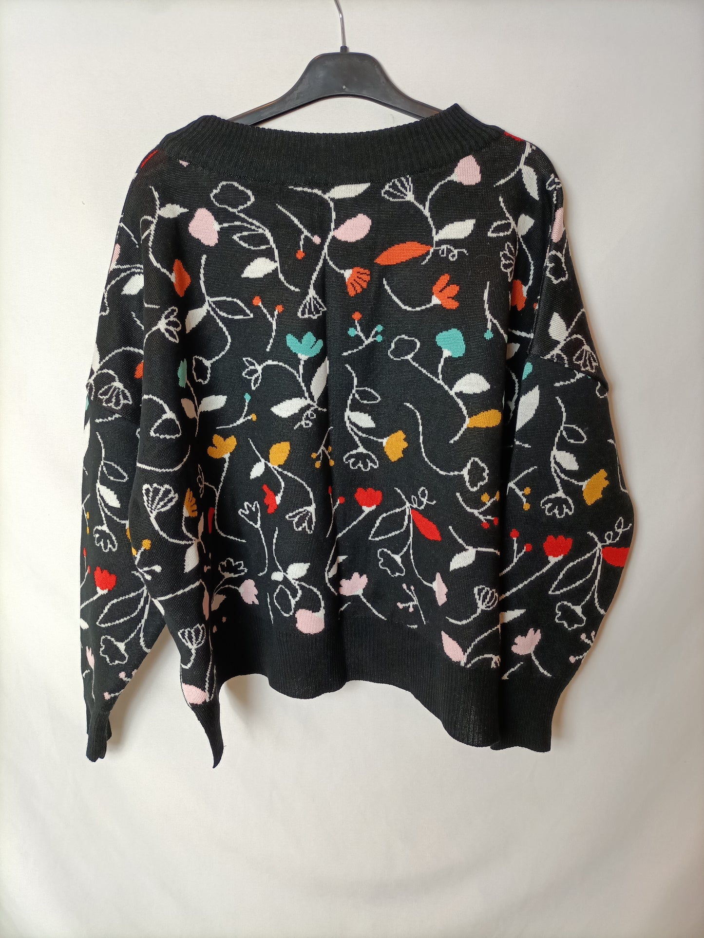 CRISÁLIDA. Jersey negro flores T.m/l