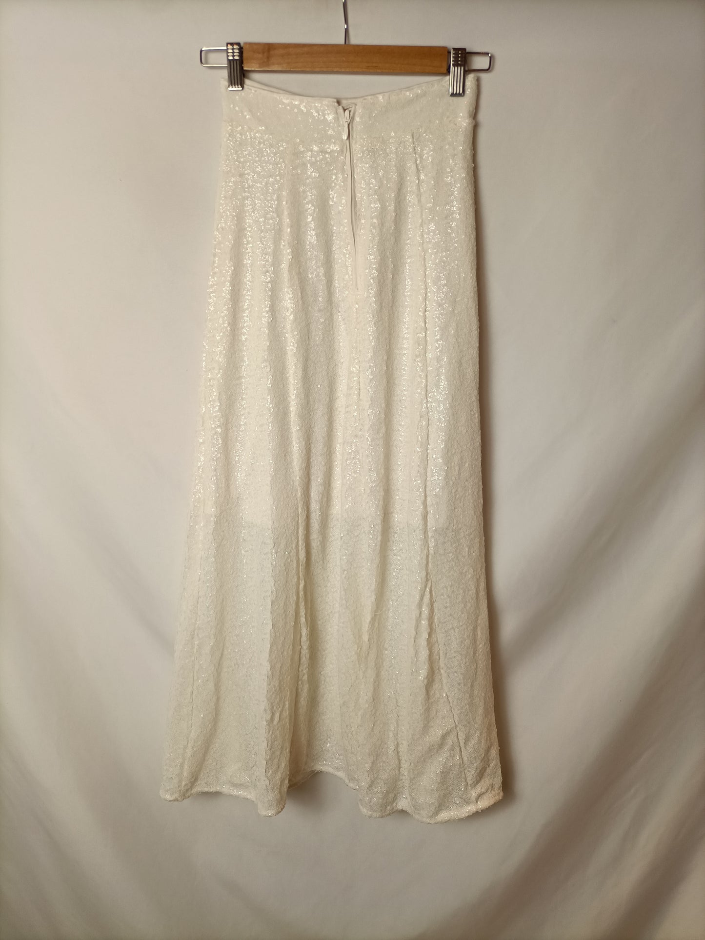 H&M. Falda midi lentejuelas T.32