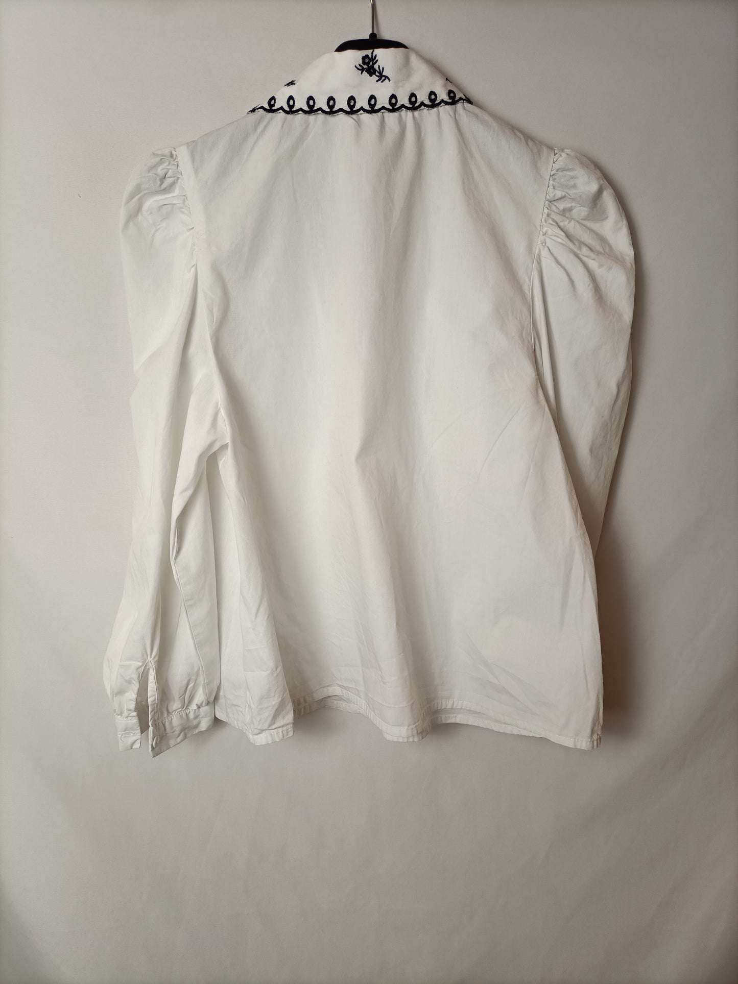OTHERS. White shirt with Tu(S) embroidery