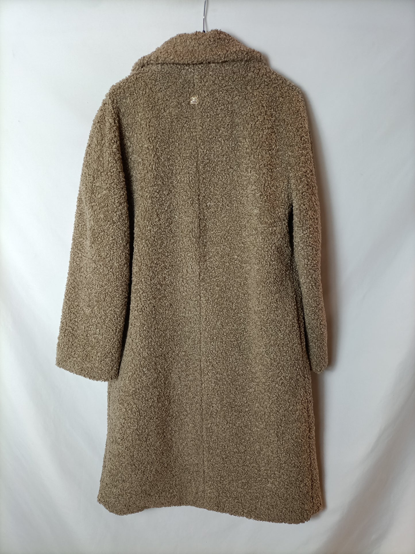 PREDRO DEL HIERRO. Abrigo beige borrego T.s