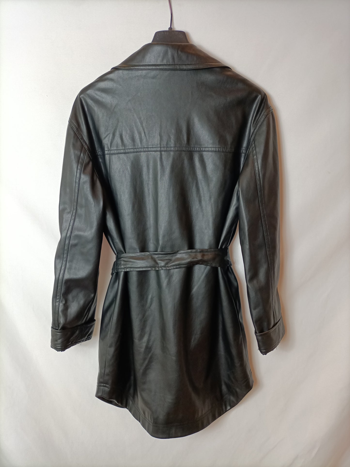 BERSHKA. Chaqueta negra polipiel T.xs