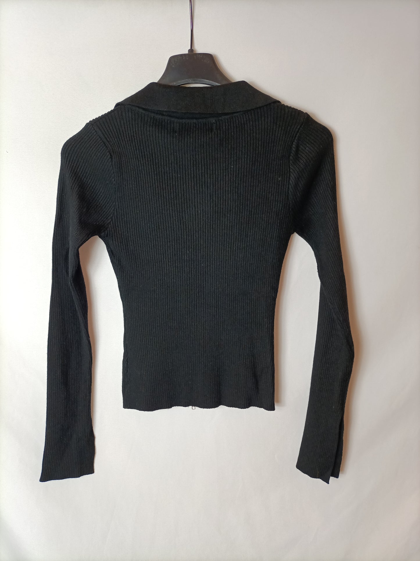 OUTFITBOOK. Top negro canalé T.xs