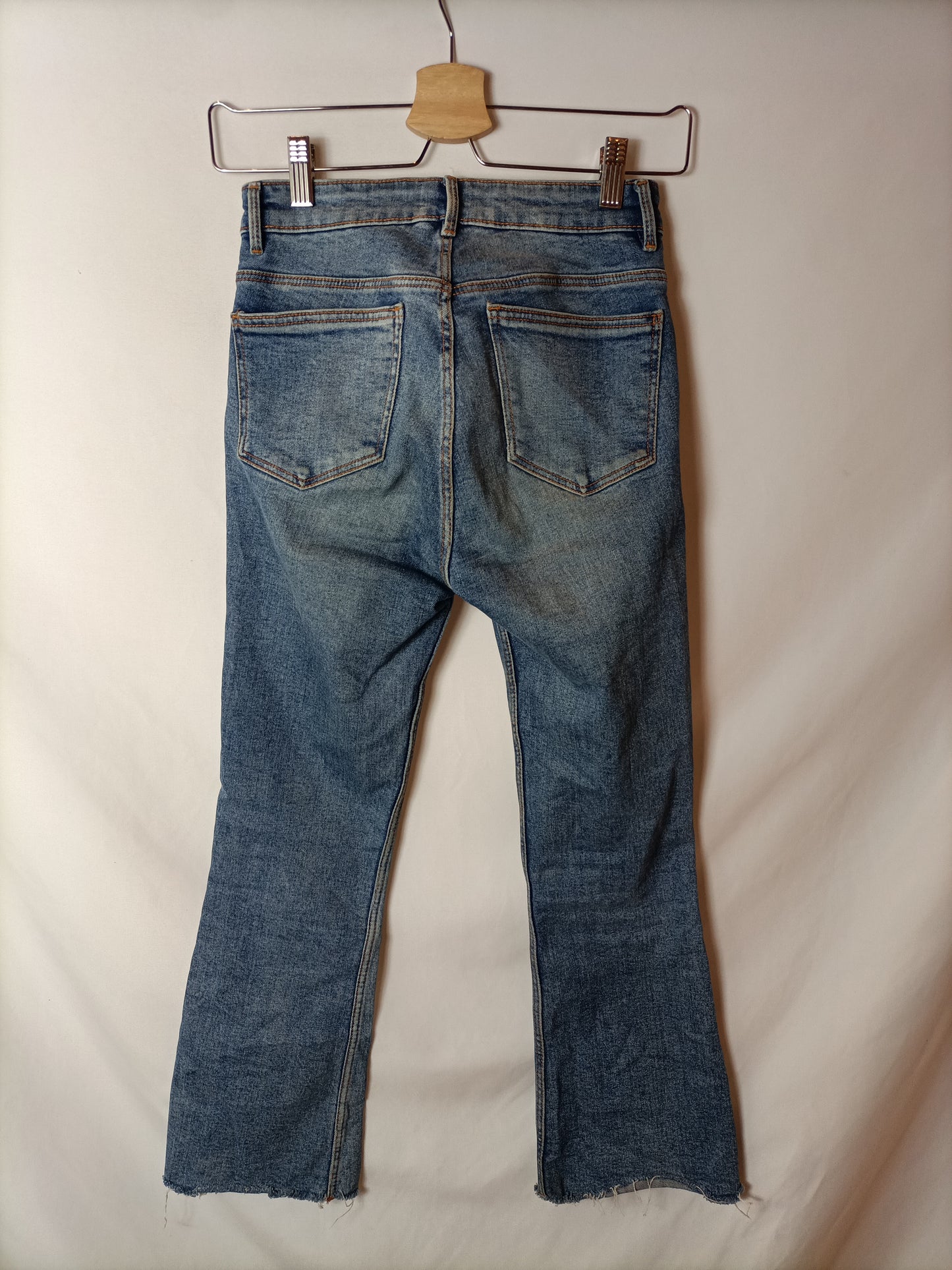 ZARA.Pantalón vaquero acampanado T.36