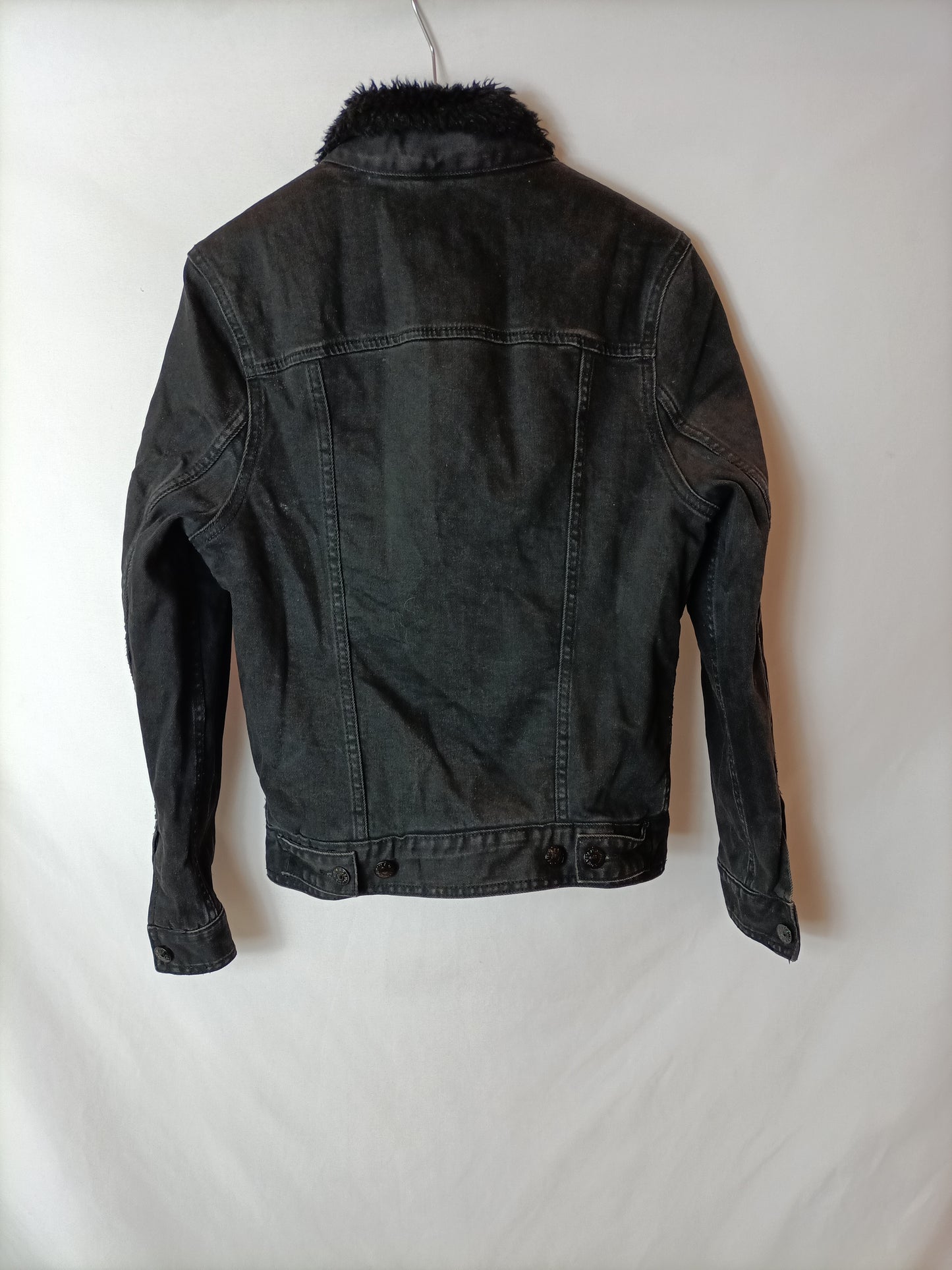H&M. Chaqueta negra borrego T.34
