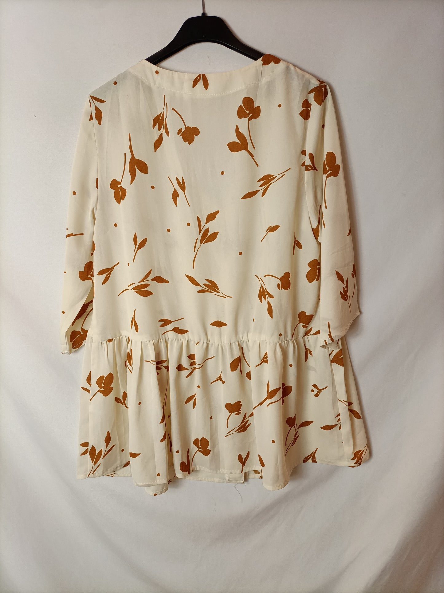 OTHERS. Beige floral blouse Tu(m)
