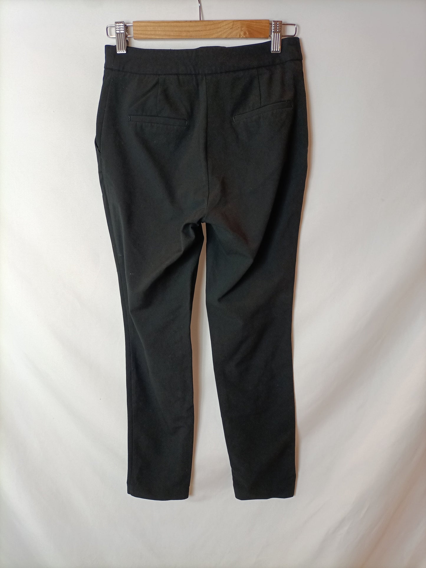 H&M. Black buttoned trousers S.34