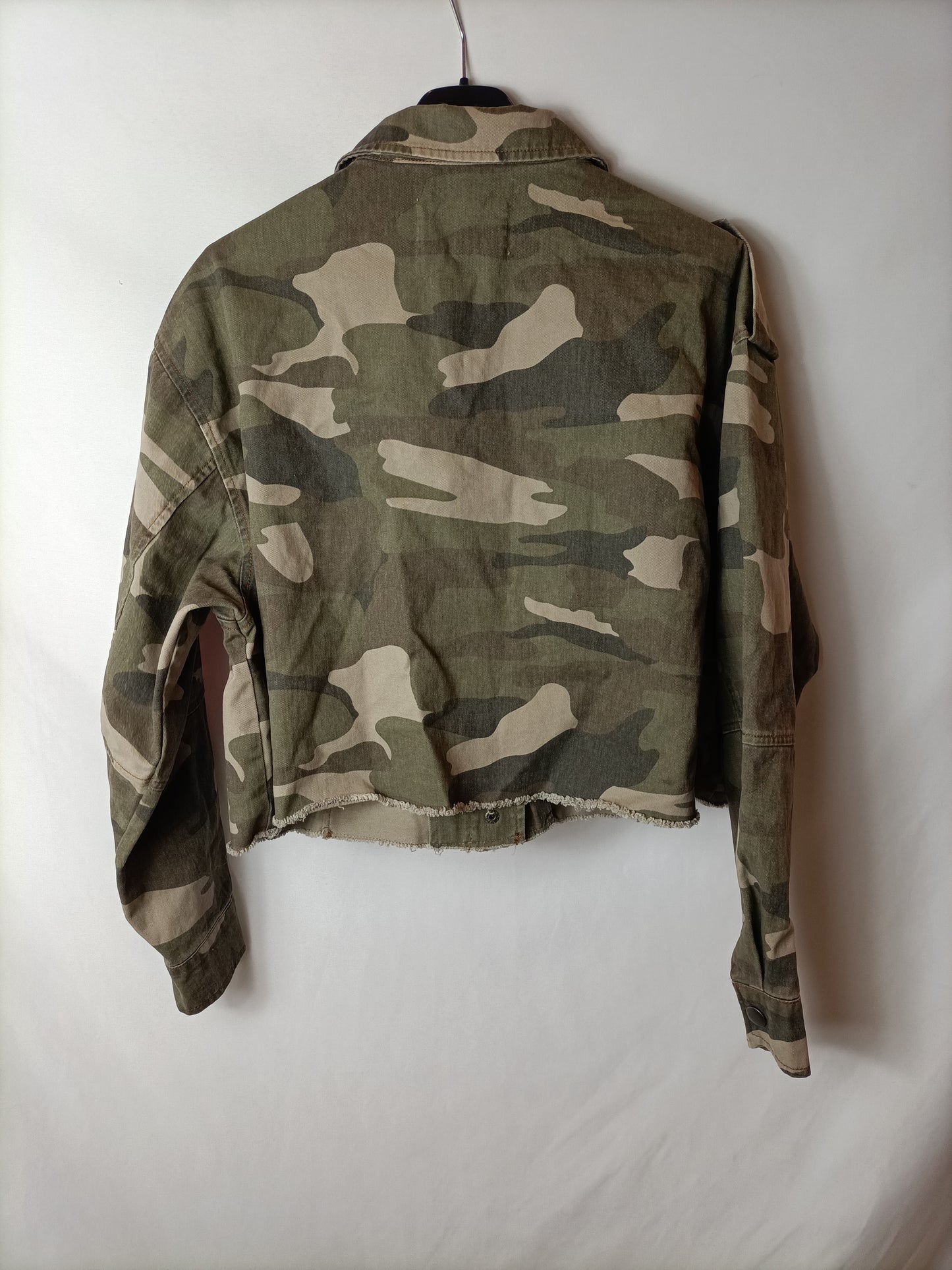 ZARA, Chaqueta corta camuflaje T.m