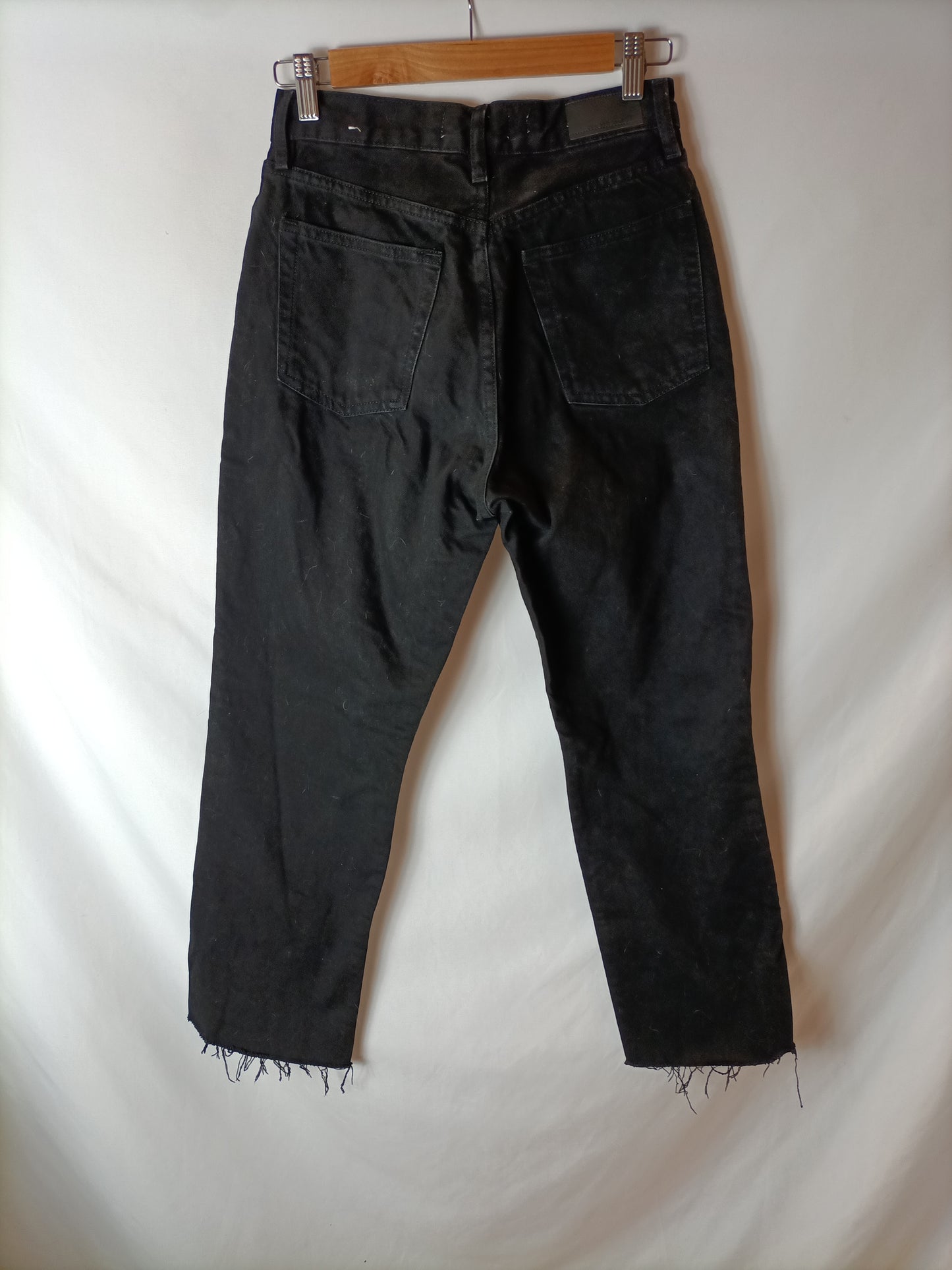 MANGO. Denim estilo Mom Fit. T.36