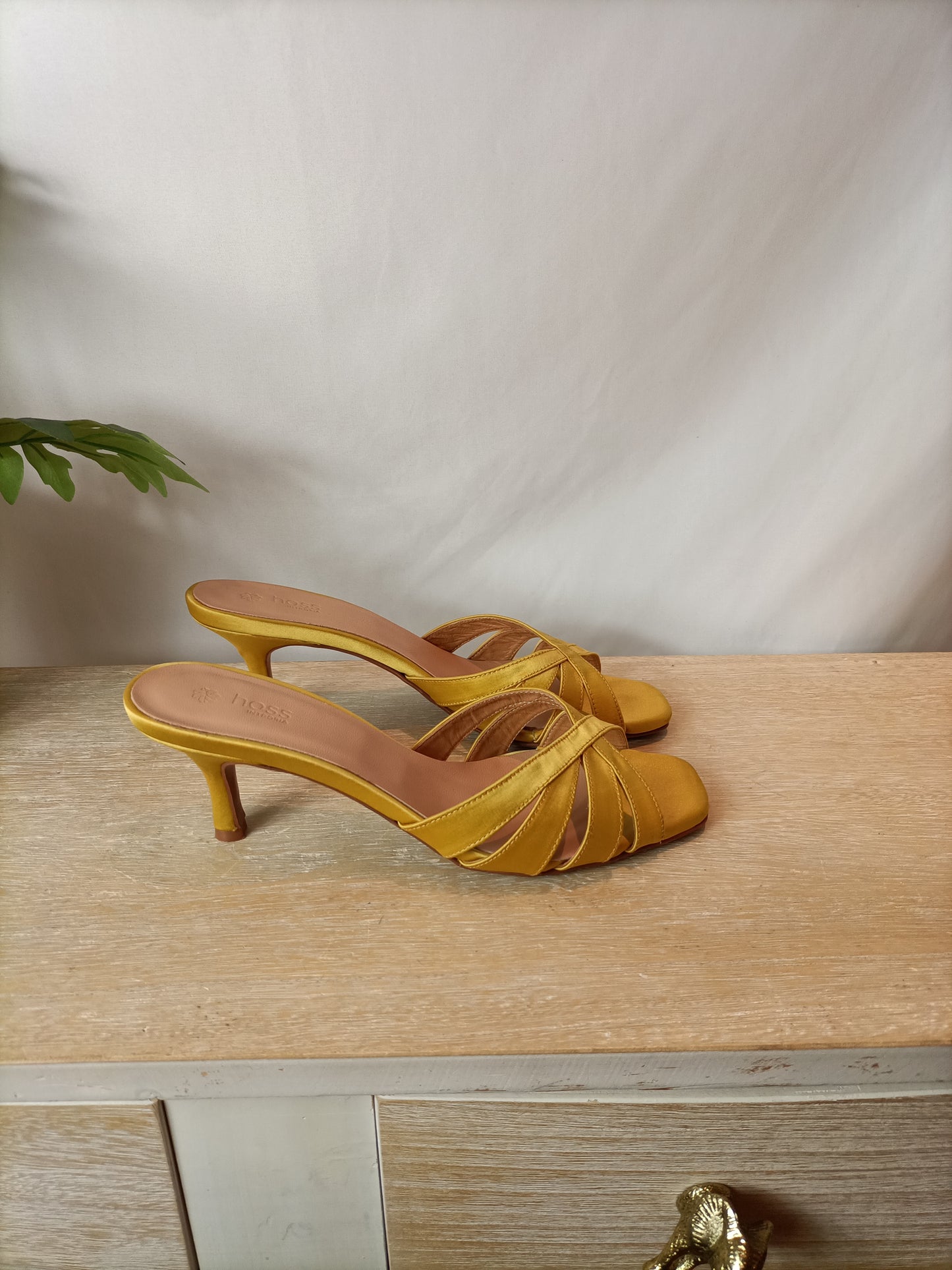 HOSS INTROPIA. Yellow sandal size 40
