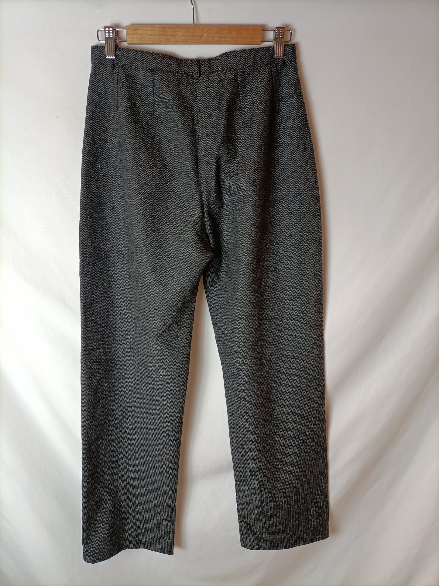 OTRAS. Pantalón recto espiga gris. T 36