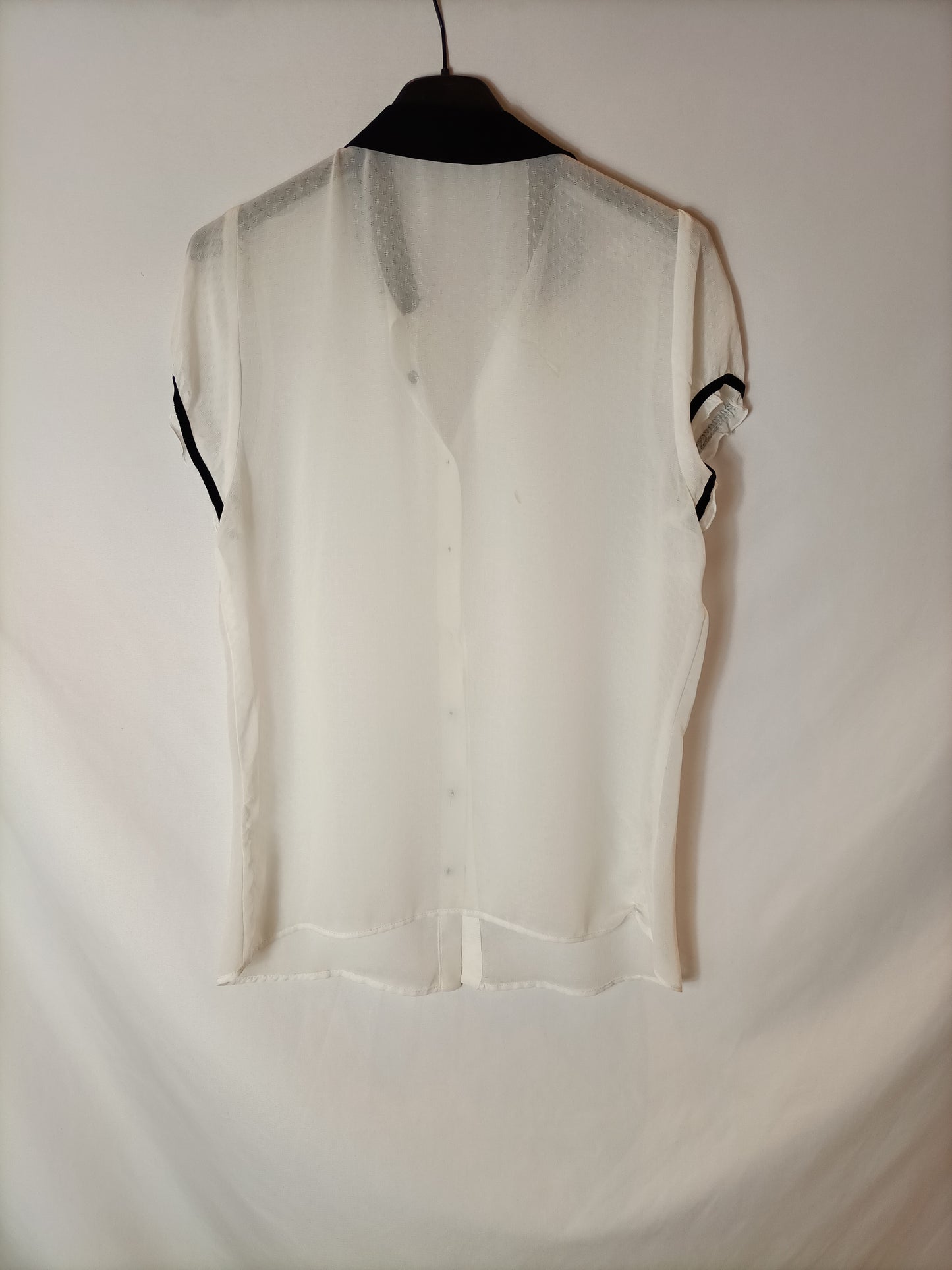 ZARA. Blusa blanca cuello T.s