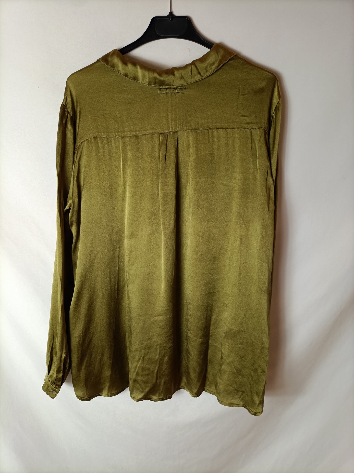 SYSTEMACTIO. Blusa verde satinada T.s