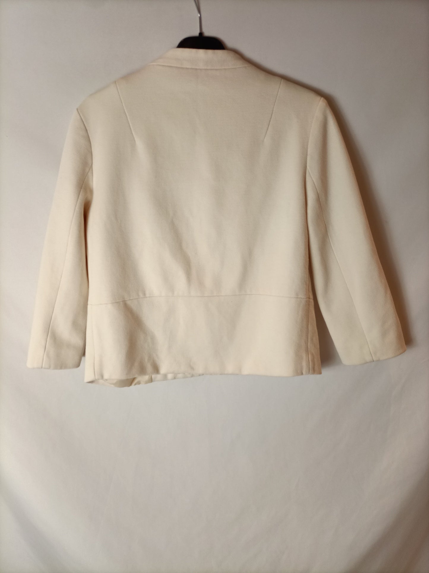 FOREVER 21. Chaqueta corta beige claro. T S