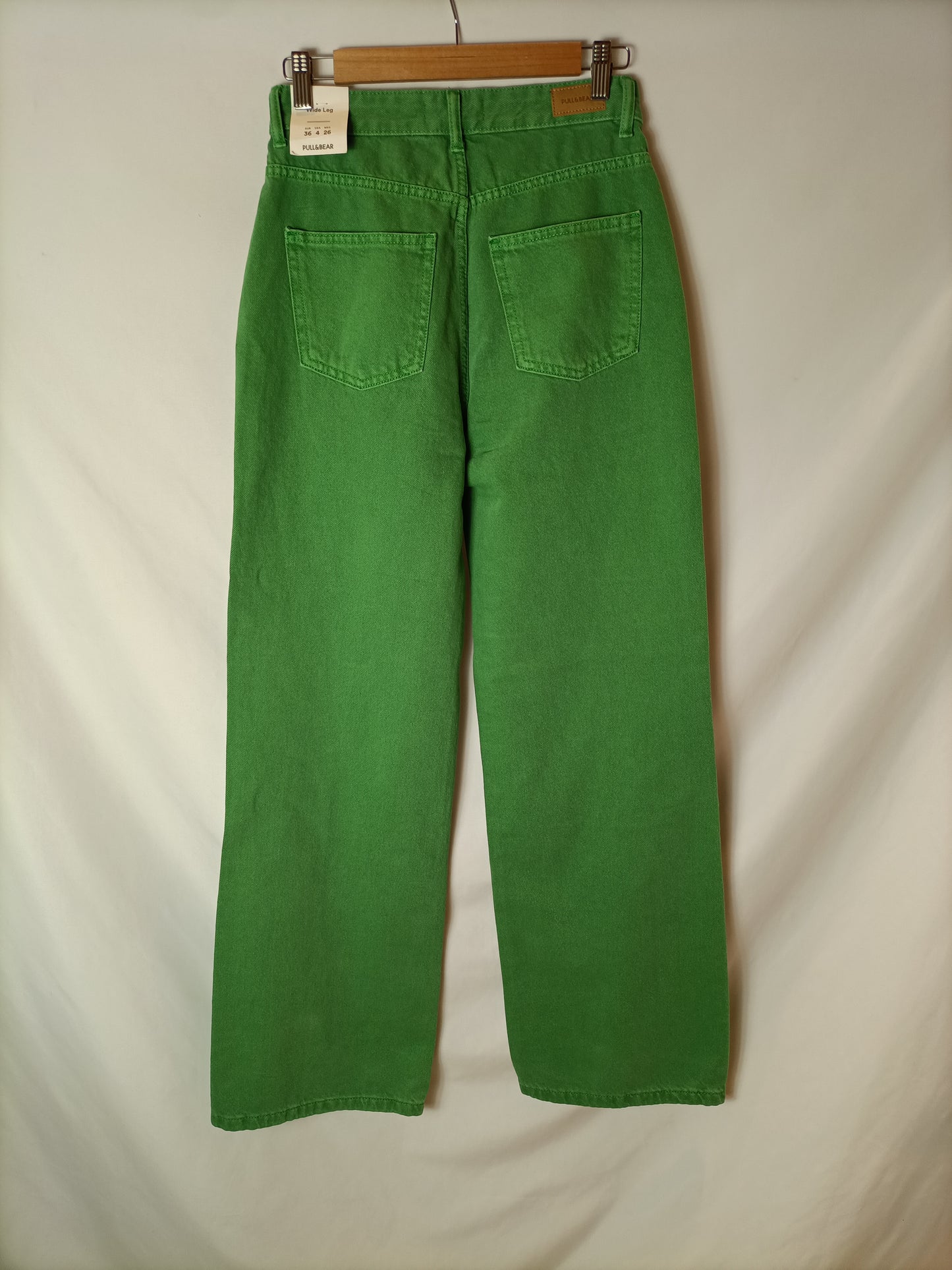 PULL&BEAR. Pantalón "wide leg" verde T.36