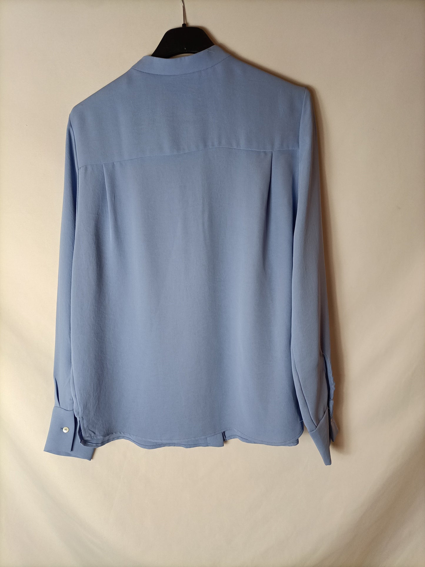 MANGO. Light blue flowy blouse. Size XS (S)