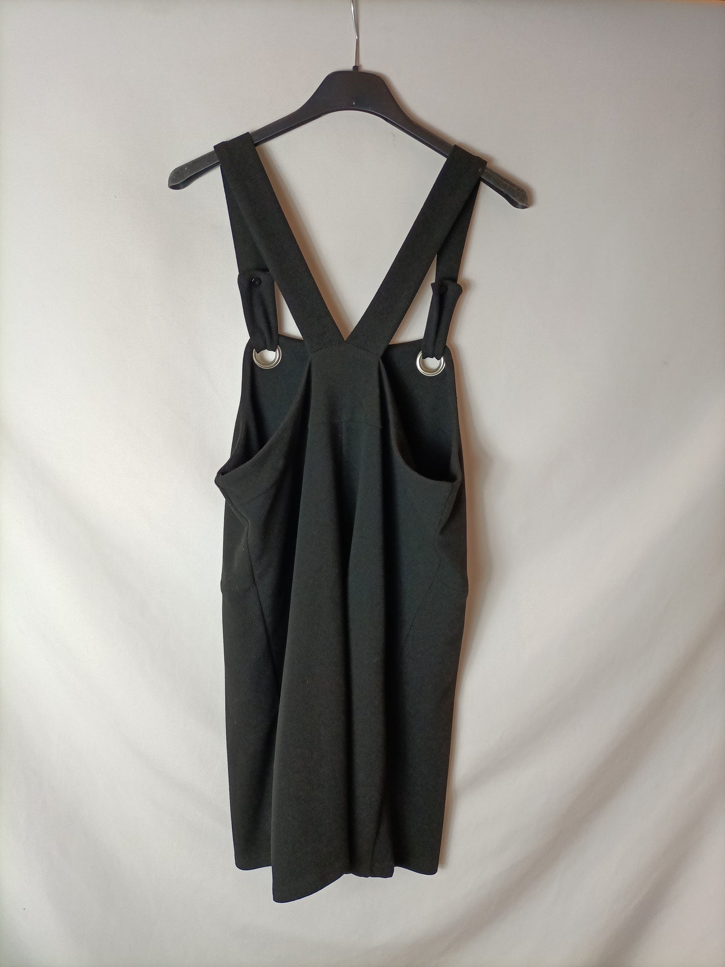 FORMULA JOVEN. Pichi negro con tirantes ajustables. T.36