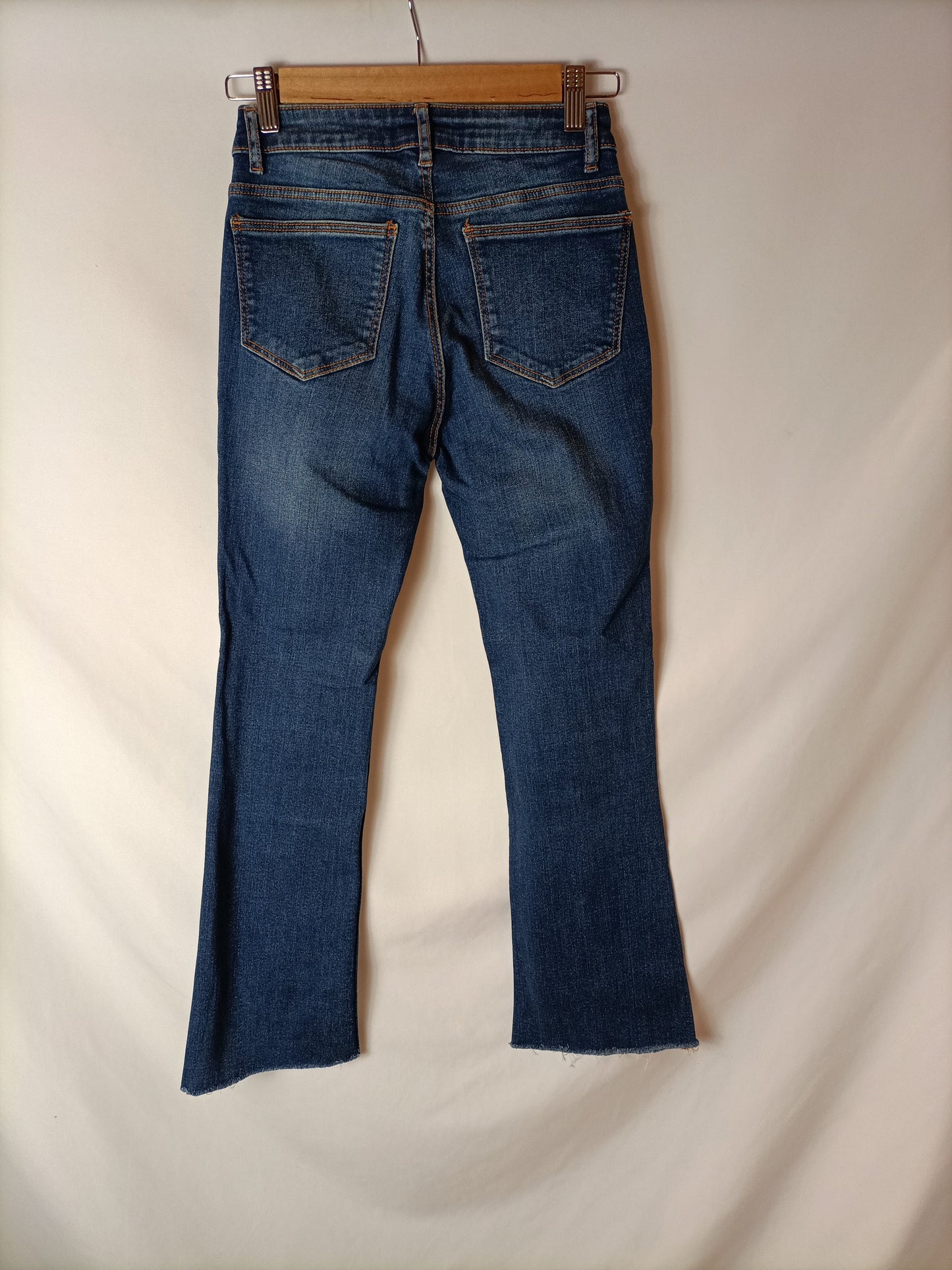 EASY WEAR. Slightly flared cropped denim T.34