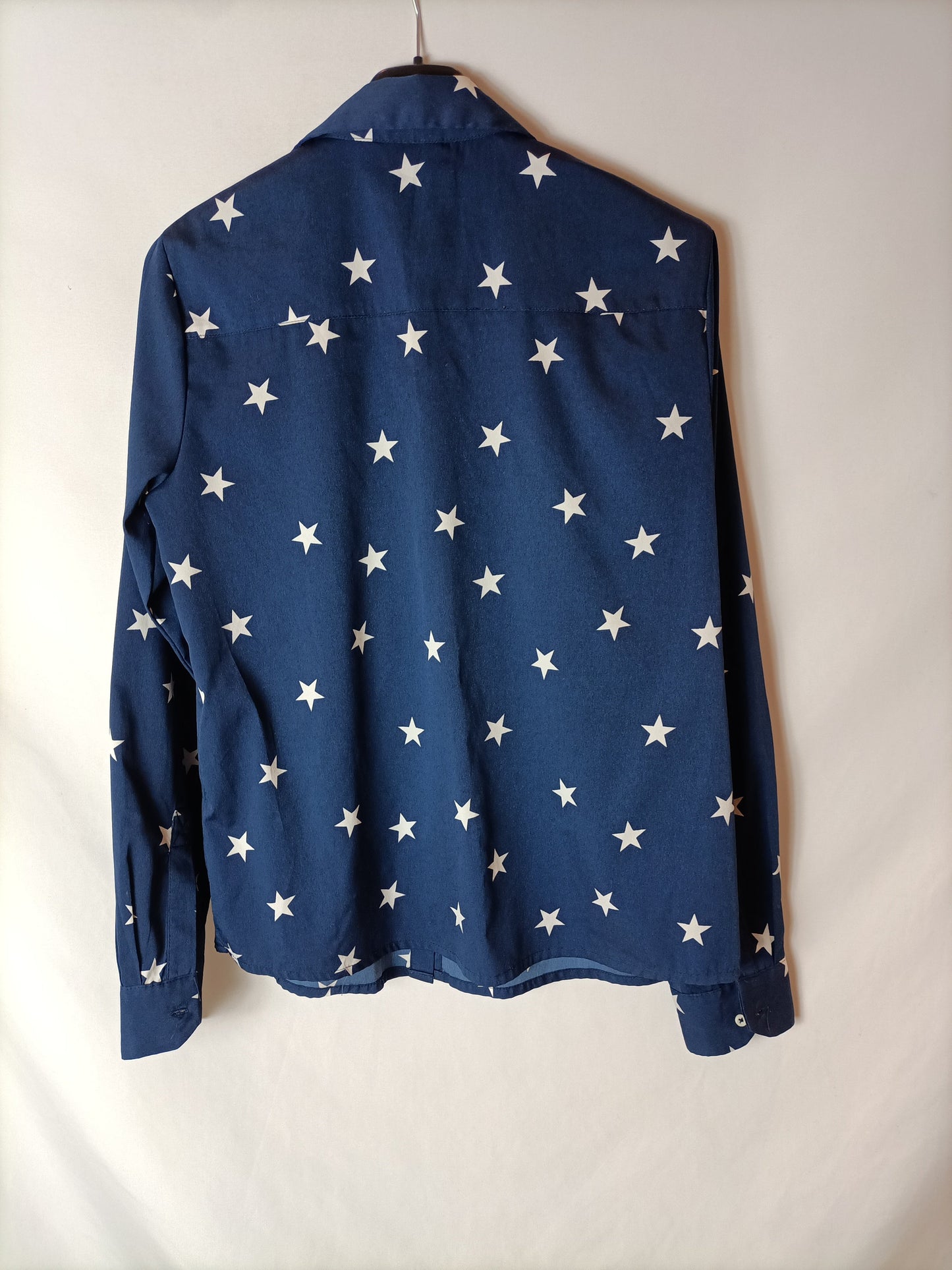 STRADIVARIUS. blusa azul estrellas T.s