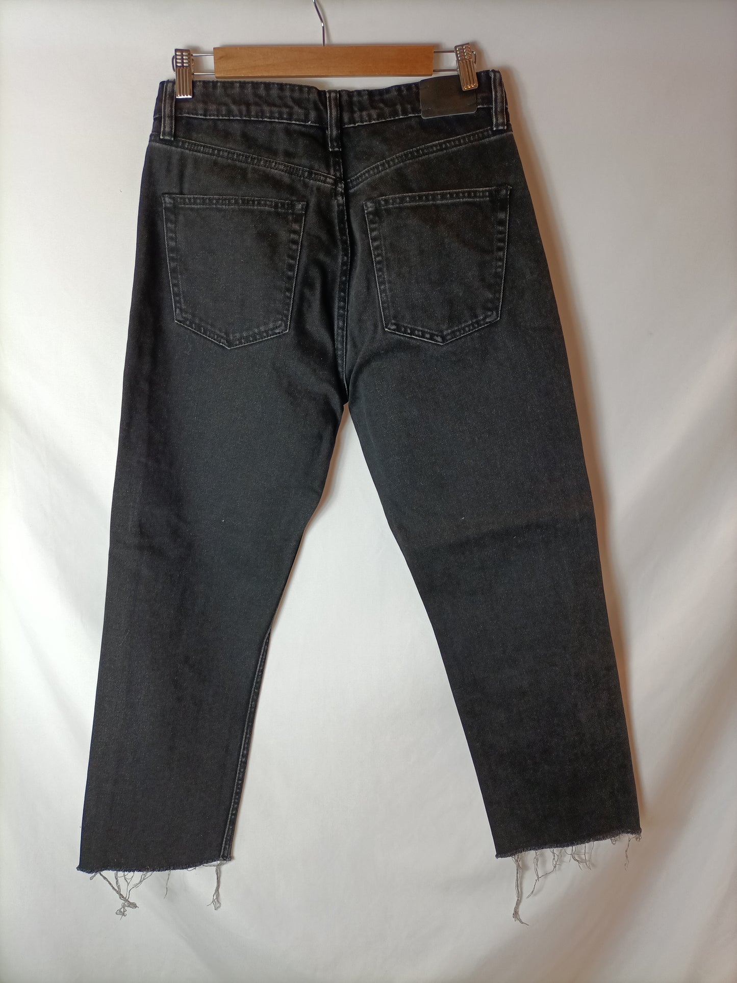 ZARA. Pantalón negro recto T.38