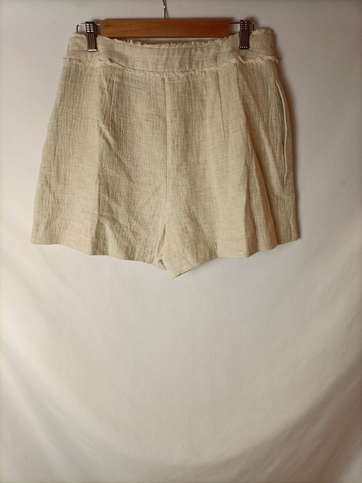 ZARA. Falda pantalón beige. T L
